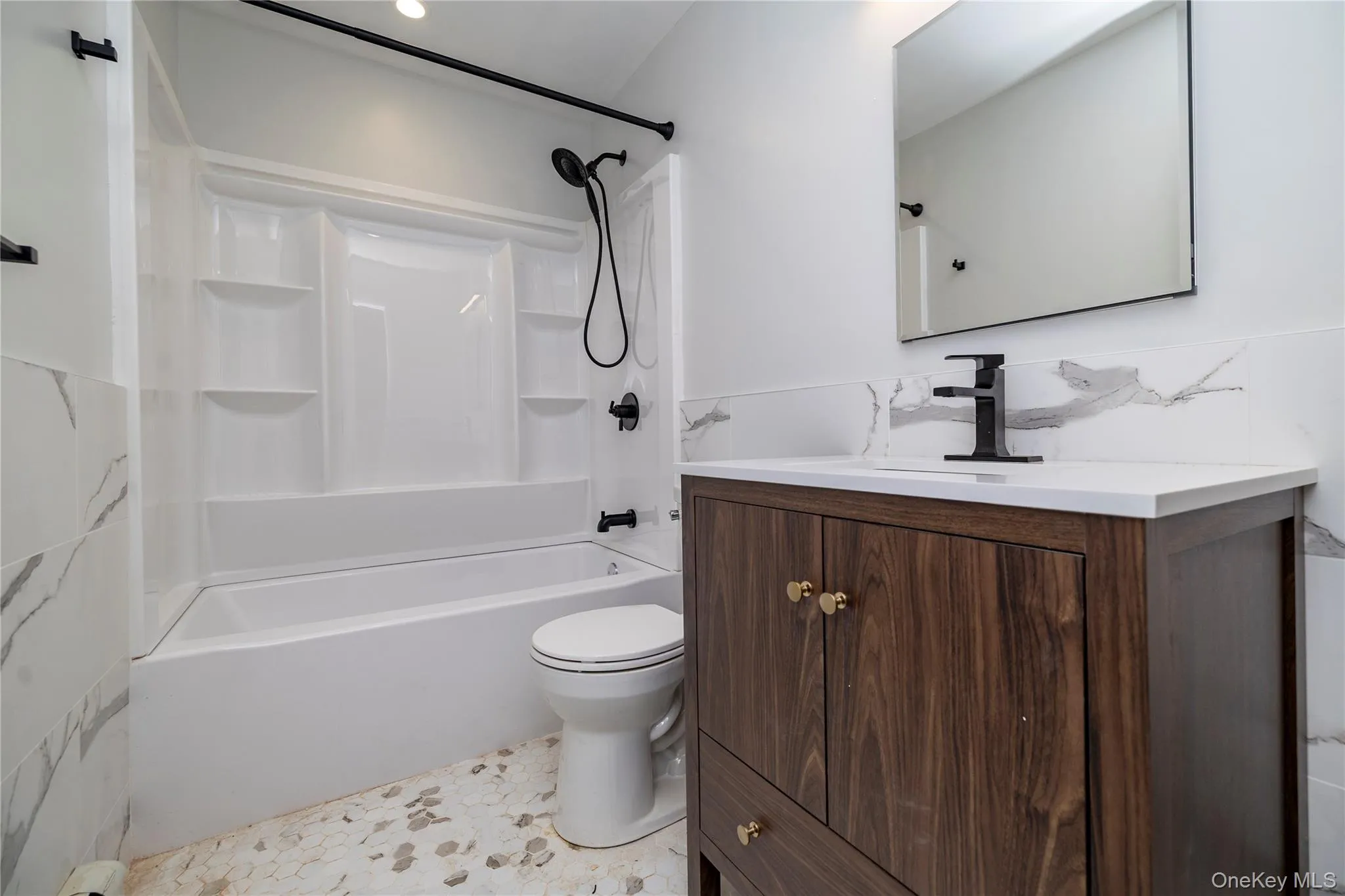 second upper bathroom second upper bathroom