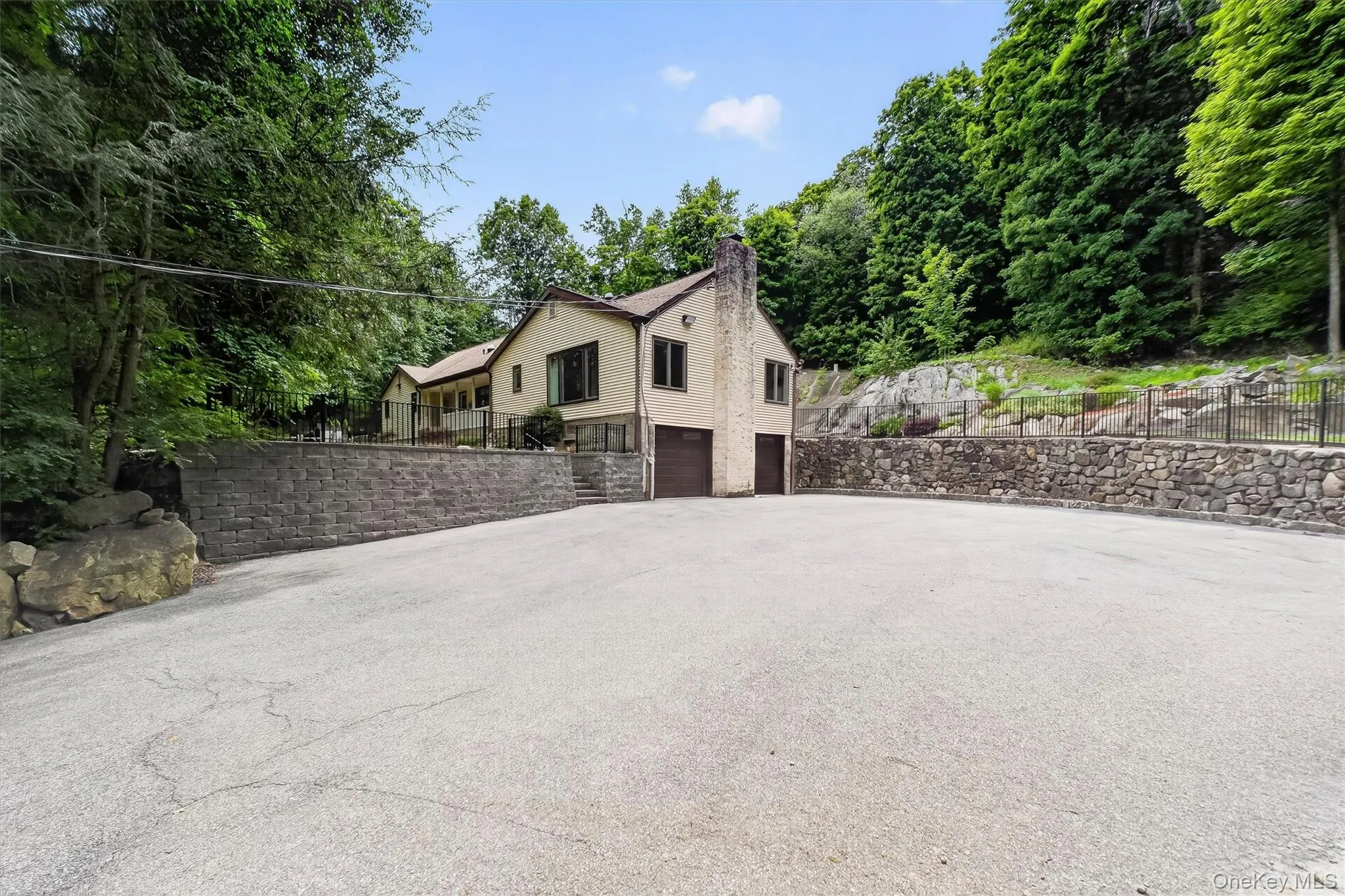 Plenty of parking in driveway as well as on the lower graveled parking area not shown in photo. Plenty of parking in driveway as well as on the lower graveled parking area not shown in photo.