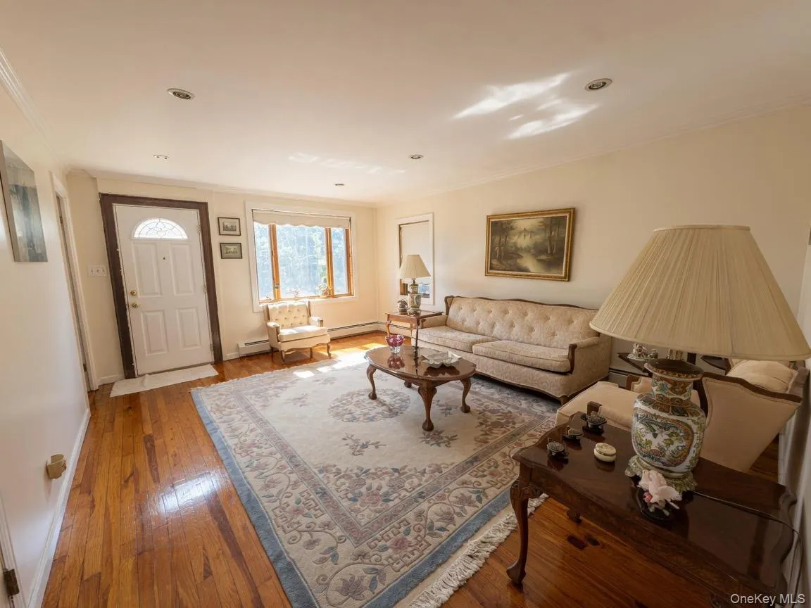 1 Trebor Road, Oyster Bay, NY, 2 Bedrooms Bedrooms, 8 Rooms Rooms,2 BathroomsBathrooms,Residential,For Rent,Trebor,0,1015100 1 Trebor Road, Oyster Bay, NY, 2 Bedrooms Bedrooms, 8 Rooms Rooms,2 BathroomsBathrooms,Residential,For Rent,Trebor,0,1015100