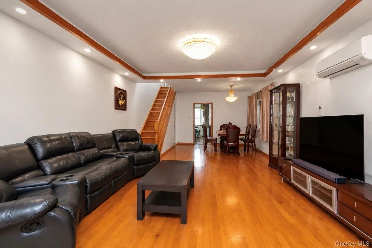 7964 77th Avenue, New York, NY, 3 Bedrooms Bedrooms, 5 Rooms Rooms,3 BathroomsBathrooms,Residential,For Rent,77th,0,KEY1015101 7964 77th Avenue, New York, NY, 3 Bedrooms Bedrooms, 5 Rooms Rooms,3 BathroomsBathrooms,Residential,For Rent,77th,0,KEY1015101