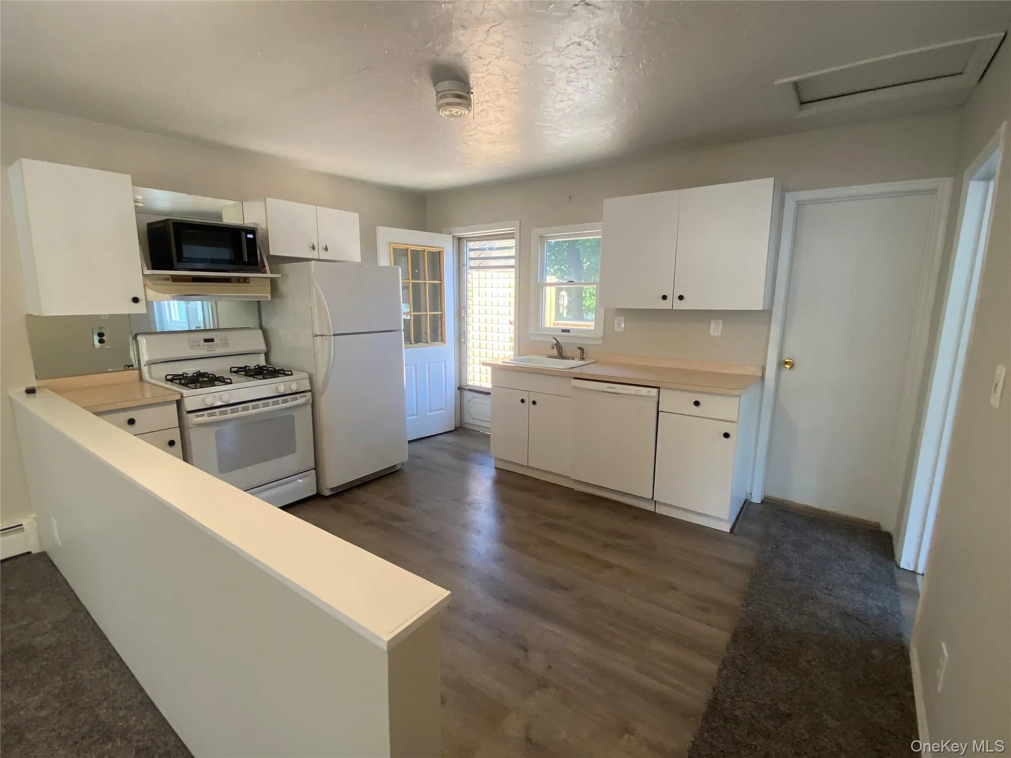 101 Rose Drive, Islip, NY, 2 Bedrooms Bedrooms, 6 Rooms Rooms,1 BathroomBathrooms,Residential,For Rent,Rose,0,KEY1015104 101 Rose Drive, Islip, NY, 2 Bedrooms Bedrooms, 6 Rooms Rooms,1 BathroomBathrooms,Residential,For Rent,Rose,0,KEY1015104
