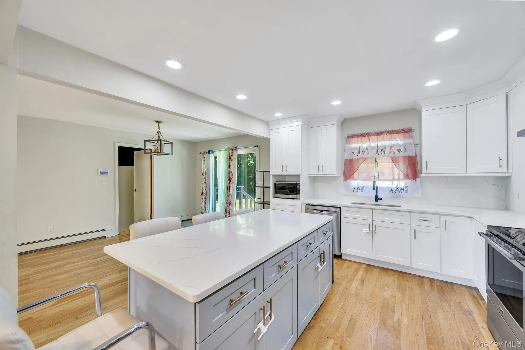 99 Burr Road, Huntington, NY, 4 Bedrooms Bedrooms, 7 Rooms Rooms,2 BathroomsBathrooms,Residential,For Rent,Burr,0,1015112 99 Burr Road, Huntington, NY, 4 Bedrooms Bedrooms, 7 Rooms Rooms,2 BathroomsBathrooms,Residential,For Rent,Burr,0,1015112