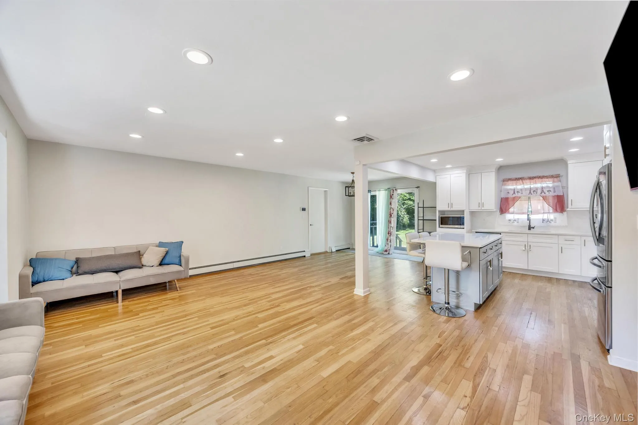 99 Burr Road, Huntington, NY, 4 Bedrooms Bedrooms, 7 Rooms Rooms,2 BathroomsBathrooms,Residential,For Rent,Burr,0,1015112 99 Burr Road, Huntington, NY, 4 Bedrooms Bedrooms, 7 Rooms Rooms,2 BathroomsBathrooms,Residential,For Rent,Burr,0,1015112