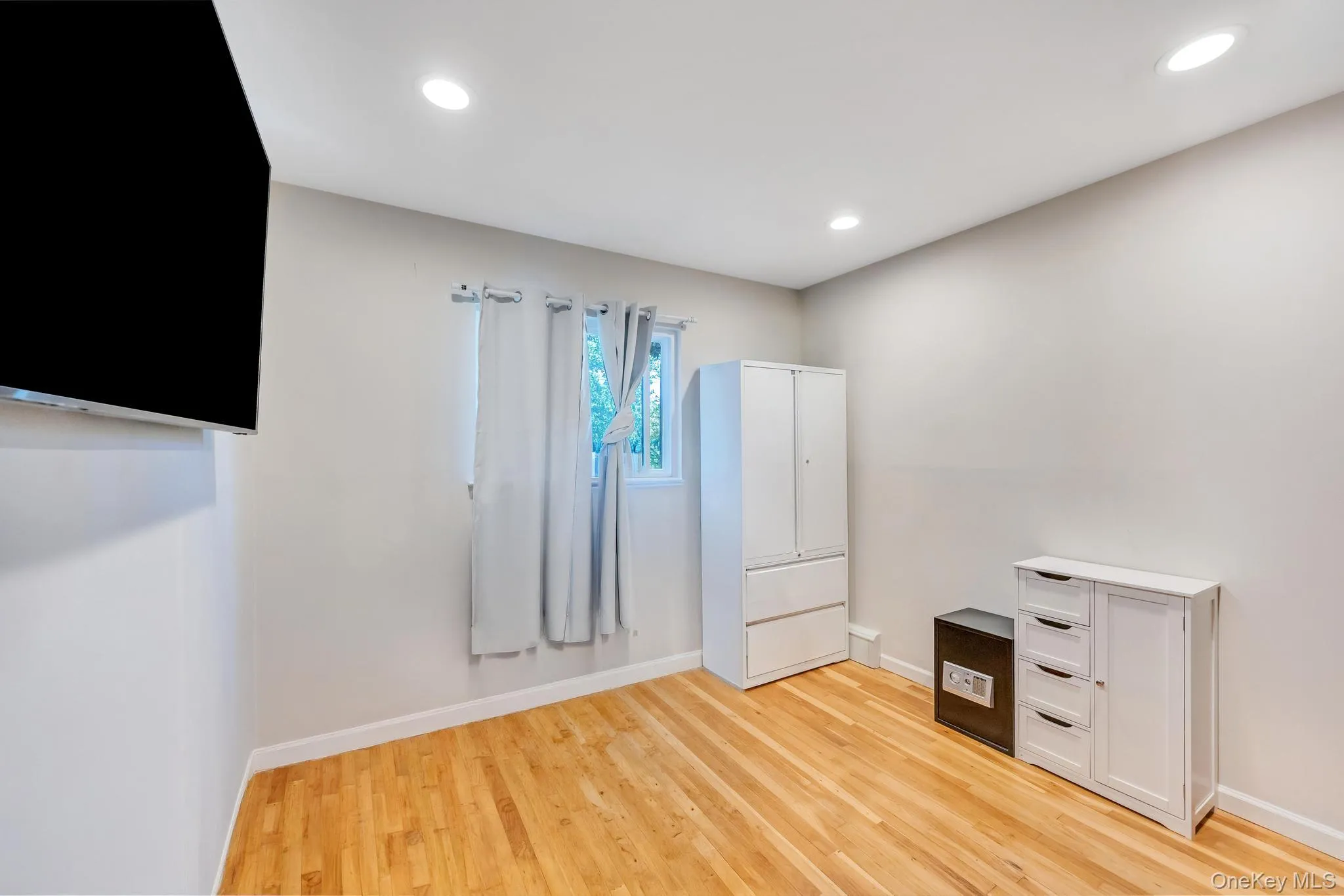 99 Burr Road, Huntington, NY, 4 Bedrooms Bedrooms, 7 Rooms Rooms,2 BathroomsBathrooms,Residential,For Rent,Burr,0,1015112 99 Burr Road, Huntington, NY, 4 Bedrooms Bedrooms, 7 Rooms Rooms,2 BathroomsBathrooms,Residential,For Rent,Burr,0,1015112