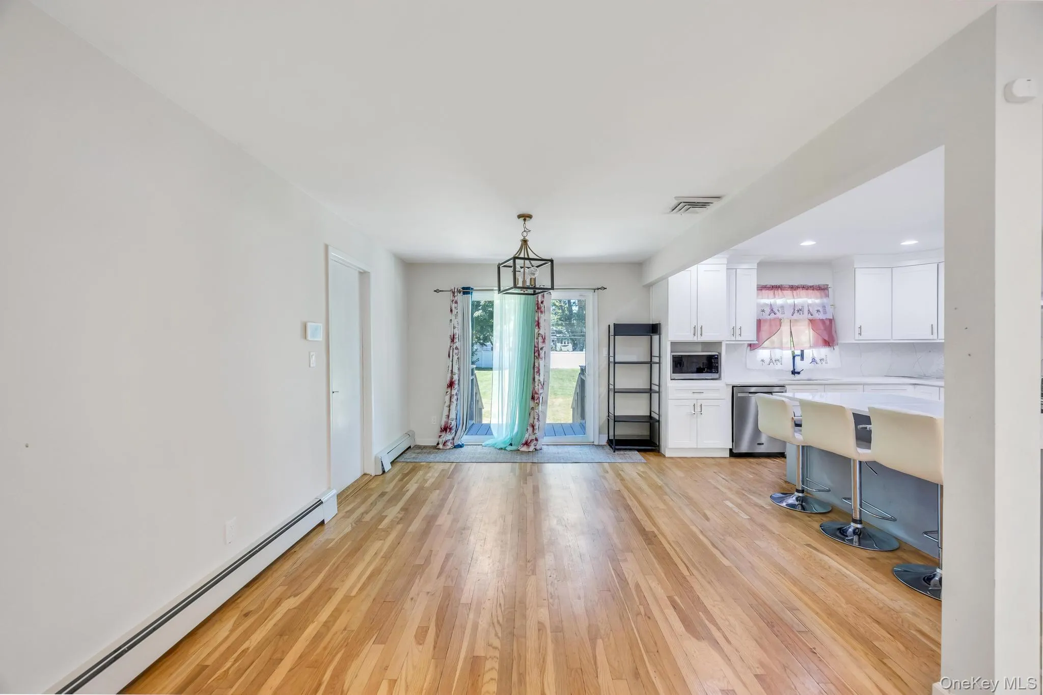 99 Burr Road, Huntington, NY, 4 Bedrooms Bedrooms, 7 Rooms Rooms,2 BathroomsBathrooms,Residential,For Rent,Burr,0,1015112 99 Burr Road, Huntington, NY, 4 Bedrooms Bedrooms, 7 Rooms Rooms,2 BathroomsBathrooms,Residential,For Rent,Burr,0,1015112