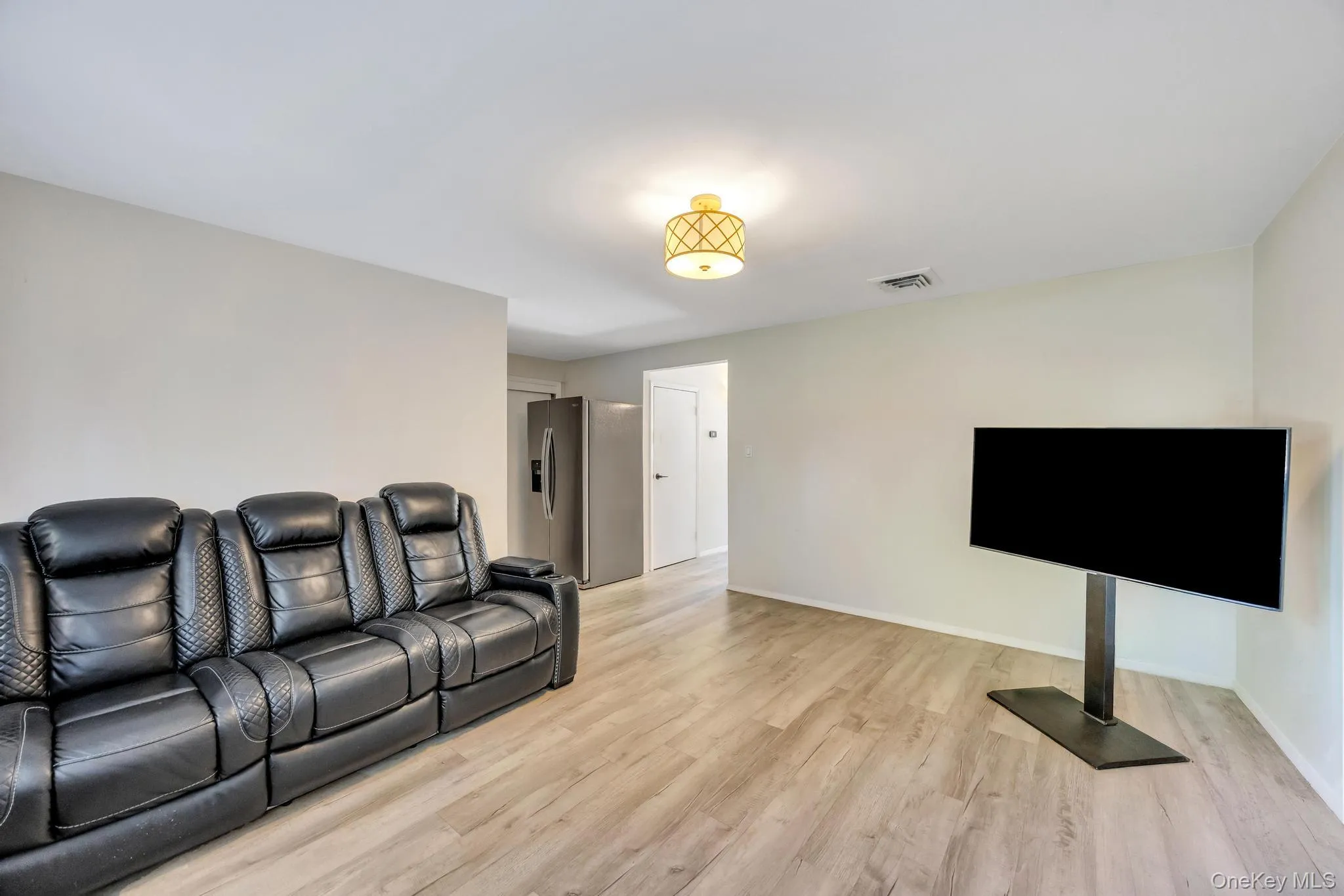 99 Burr Road, Huntington, NY, 4 Bedrooms Bedrooms, 7 Rooms Rooms,2 BathroomsBathrooms,Residential,For Rent,Burr,0,1015112 99 Burr Road, Huntington, NY, 4 Bedrooms Bedrooms, 7 Rooms Rooms,2 BathroomsBathrooms,Residential,For Rent,Burr,0,1015112
