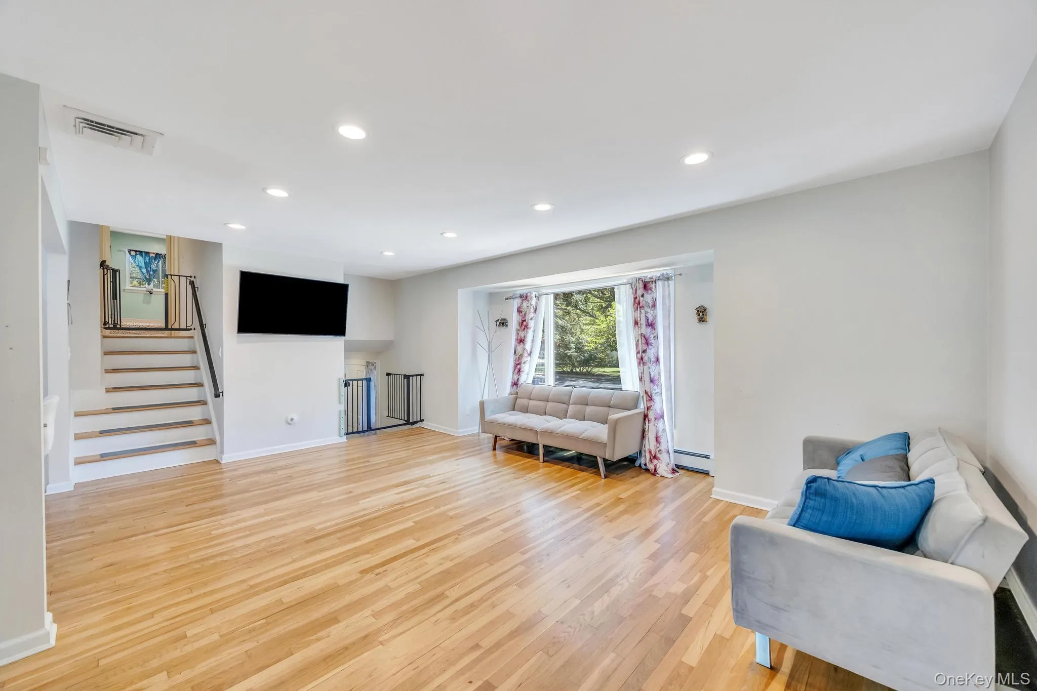 99 Burr Road, Huntington, NY, 4 Bedrooms Bedrooms, 7 Rooms Rooms,2 BathroomsBathrooms,Residential,For Rent,Burr,0,1015112 99 Burr Road, Huntington, NY, 4 Bedrooms Bedrooms, 7 Rooms Rooms,2 BathroomsBathrooms,Residential,For Rent,Burr,0,1015112
