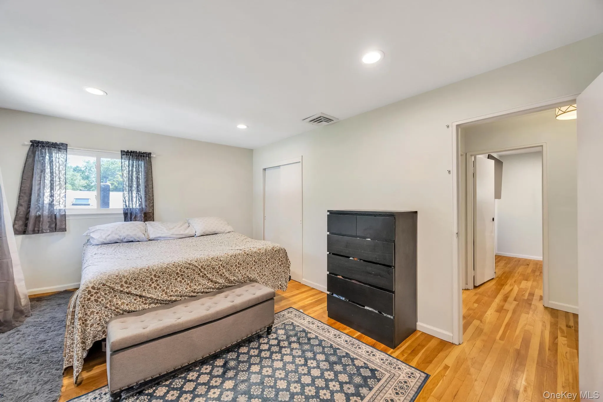 99 Burr Road, Huntington, NY, 4 Bedrooms Bedrooms, 7 Rooms Rooms,2 BathroomsBathrooms,Residential,For Rent,Burr,0,1015112 99 Burr Road, Huntington, NY, 4 Bedrooms Bedrooms, 7 Rooms Rooms,2 BathroomsBathrooms,Residential,For Rent,Burr,0,1015112