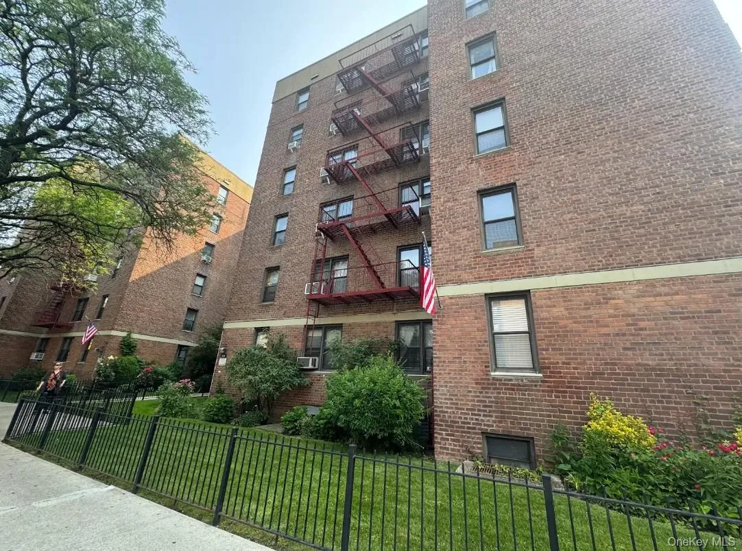 View of apartment building / complex View of apartment building / complex