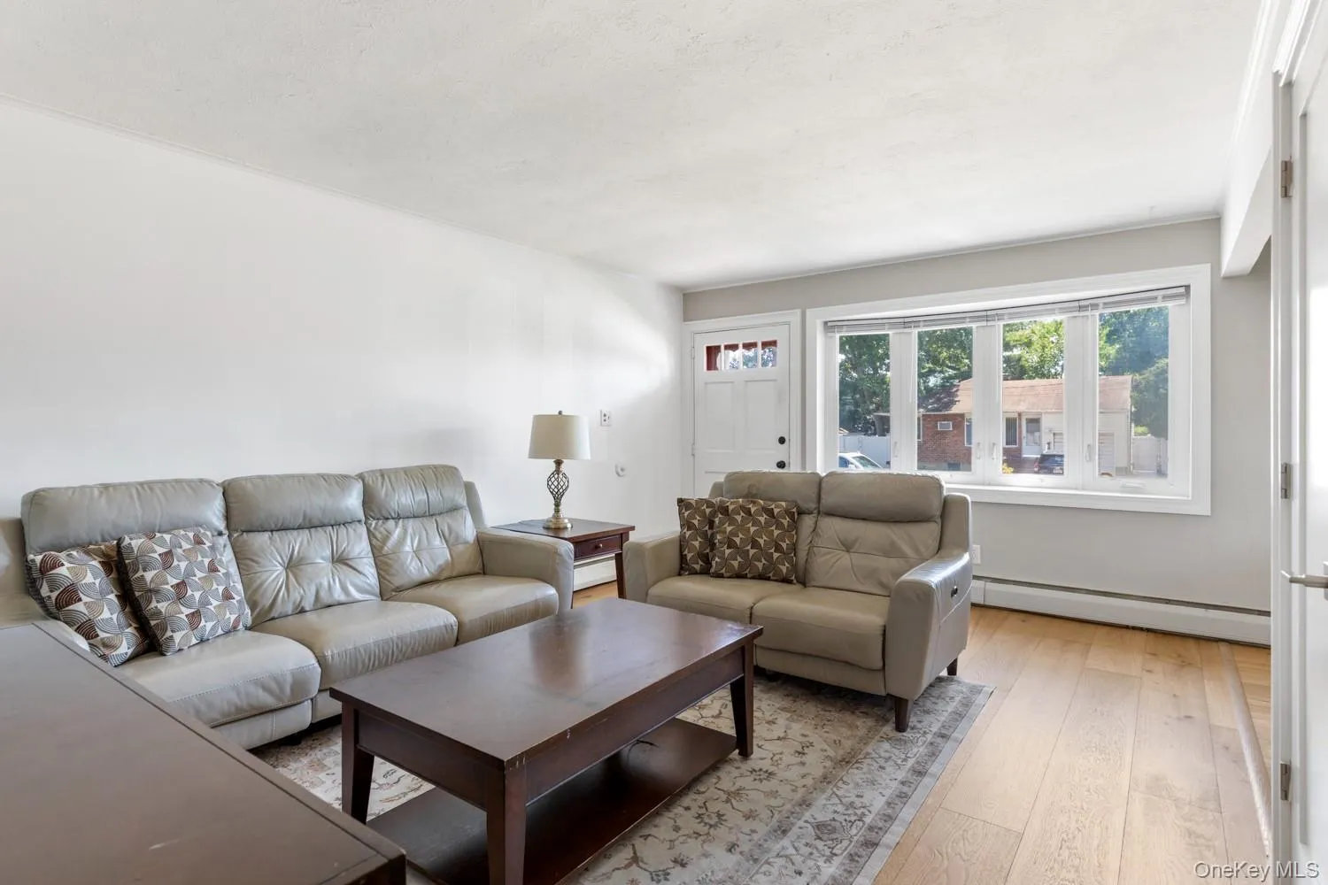 54 Oak Street, Oyster Bay, NY, 3 Bedrooms Bedrooms, 7 Rooms Rooms,1 BathroomBathrooms,Residential,For Rent,Oak,0,KEY1015127 54 Oak Street, Oyster Bay, NY, 3 Bedrooms Bedrooms, 7 Rooms Rooms,1 BathroomBathrooms,Residential,For Rent,Oak,0,KEY1015127