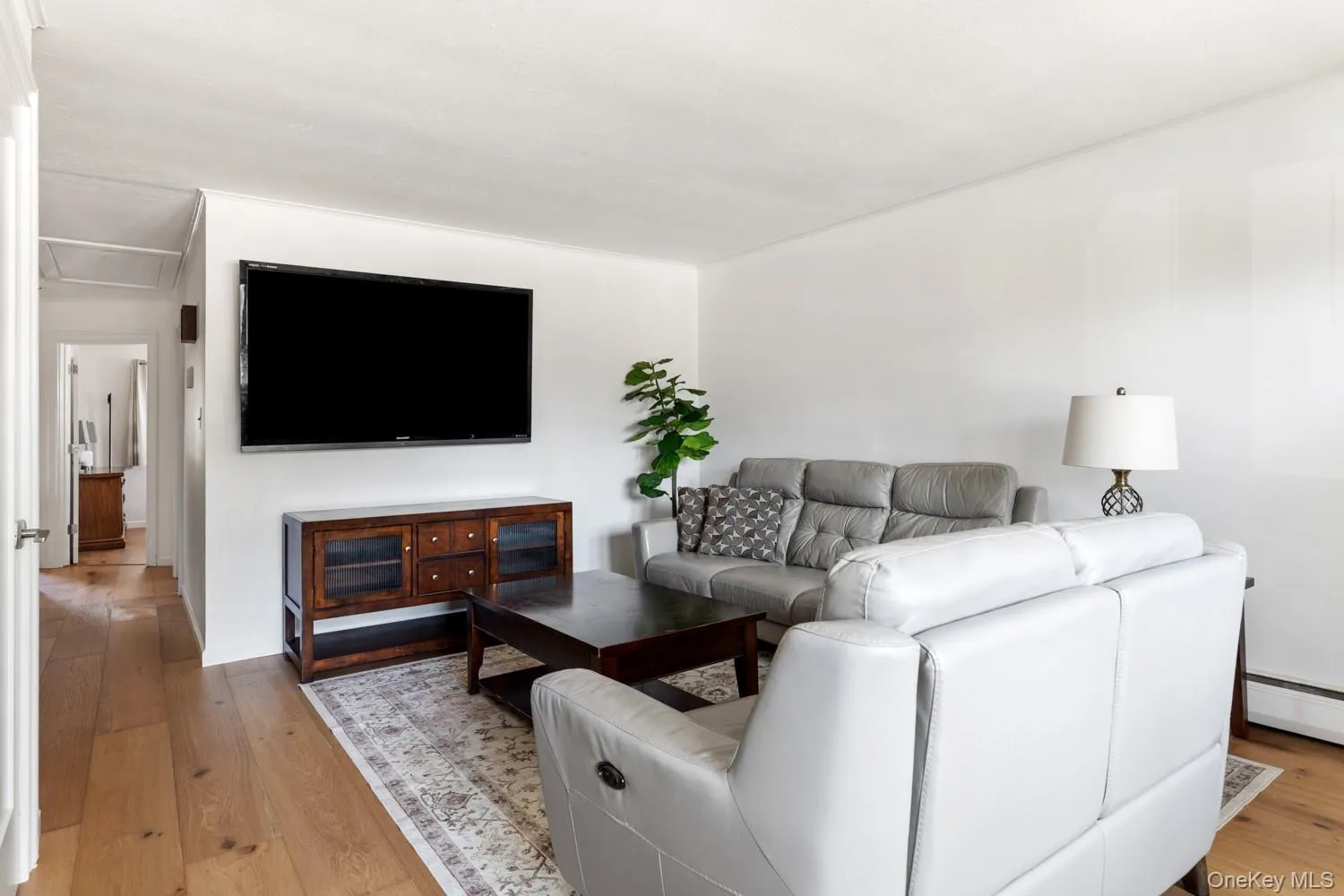 54 Oak Street, Oyster Bay, NY, 3 Bedrooms Bedrooms, 7 Rooms Rooms,1 BathroomBathrooms,Residential,For Rent,Oak,0,KEY1015127 54 Oak Street, Oyster Bay, NY, 3 Bedrooms Bedrooms, 7 Rooms Rooms,1 BathroomBathrooms,Residential,For Rent,Oak,0,KEY1015127