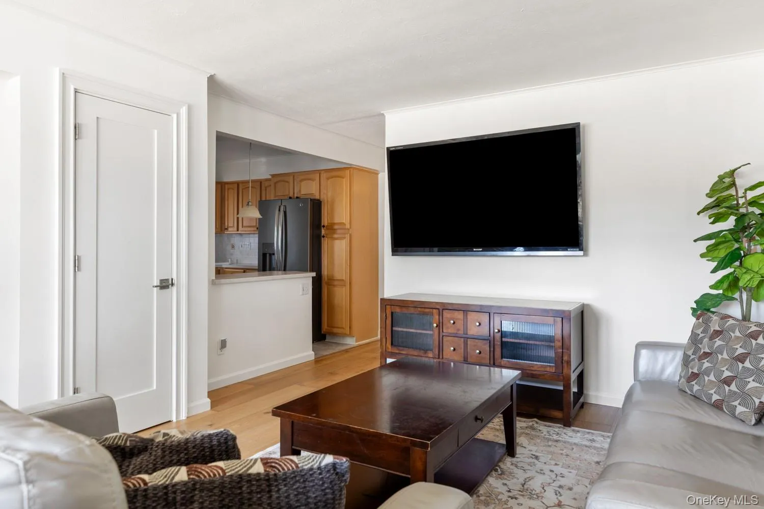 54 Oak Street, Oyster Bay, NY, 3 Bedrooms Bedrooms, 7 Rooms Rooms,1 BathroomBathrooms,Residential,For Rent,Oak,0,KEY1015127 54 Oak Street, Oyster Bay, NY, 3 Bedrooms Bedrooms, 7 Rooms Rooms,1 BathroomBathrooms,Residential,For Rent,Oak,0,KEY1015127