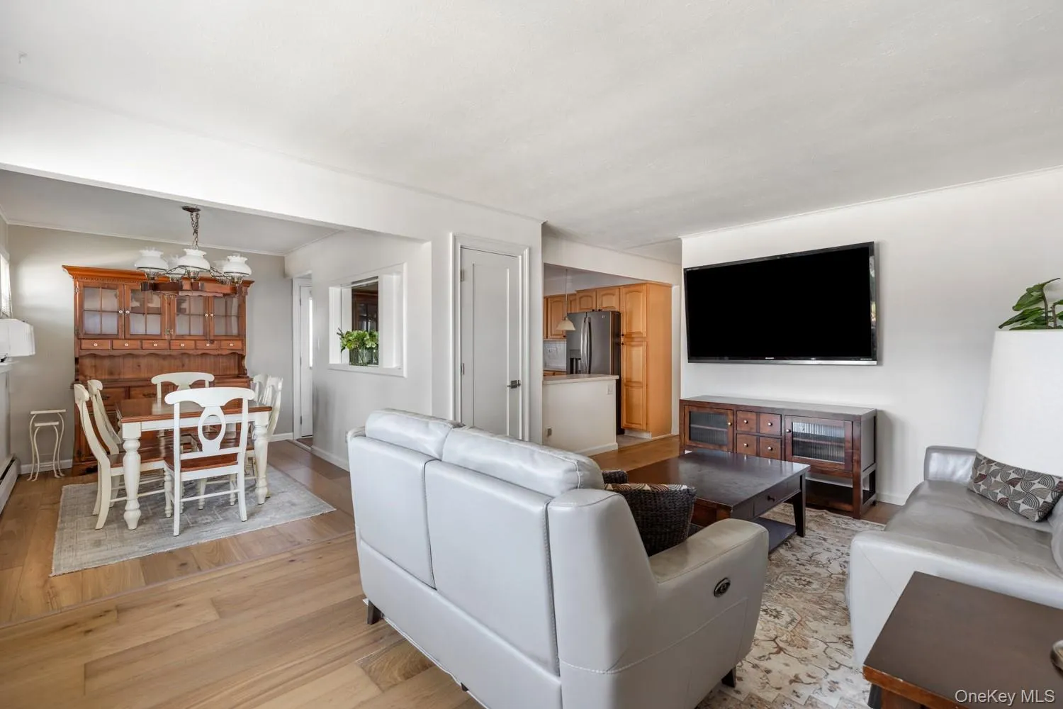 54 Oak Street, Oyster Bay, NY, 3 Bedrooms Bedrooms, 7 Rooms Rooms,1 BathroomBathrooms,Residential,For Rent,Oak,0,KEY1015127 54 Oak Street, Oyster Bay, NY, 3 Bedrooms Bedrooms, 7 Rooms Rooms,1 BathroomBathrooms,Residential,For Rent,Oak,0,KEY1015127