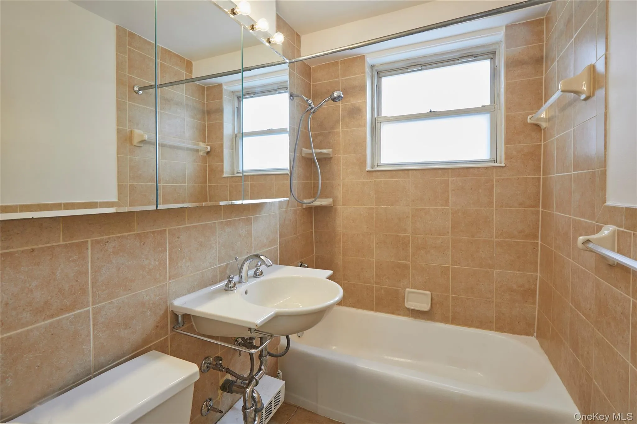 5700 Arlington Avenue, New York, NY, 2 Bedrooms Bedrooms, 4 Rooms Rooms,1 BathroomBathrooms,Residential,For Rent,Arlington,0,KEY1015132 5700 Arlington Avenue, New York, NY, 2 Bedrooms Bedrooms, 4 Rooms Rooms,1 BathroomBathrooms,Residential,For Rent,Arlington,0,KEY1015132