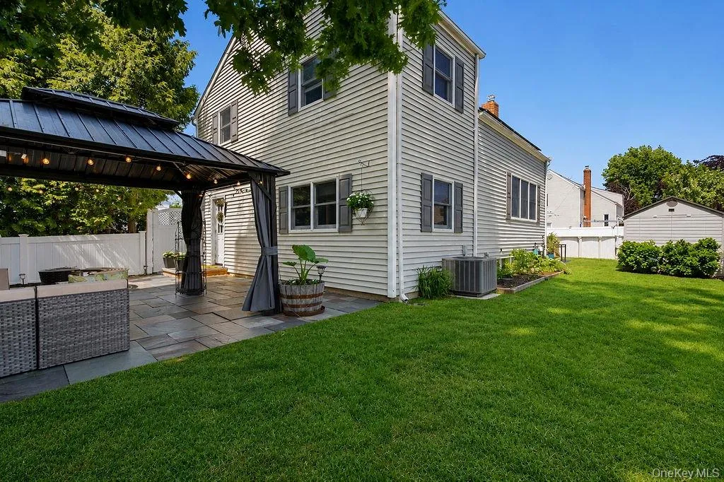26 Cedar Street, Oyster Bay, NY, 4 Bedrooms Bedrooms, 7 Rooms Rooms,1 BathroomBathrooms,Residential,For Rent,Cedar,0,1015141 26 Cedar Street, Oyster Bay, NY, 4 Bedrooms Bedrooms, 7 Rooms Rooms,1 BathroomBathrooms,Residential,For Rent,Cedar,0,1015141