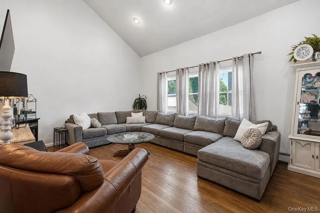 26 Cedar Street, Oyster Bay, NY, 4 Bedrooms Bedrooms, 7 Rooms Rooms,1 BathroomBathrooms,Residential,For Rent,Cedar,0,1015141 26 Cedar Street, Oyster Bay, NY, 4 Bedrooms Bedrooms, 7 Rooms Rooms,1 BathroomBathrooms,Residential,For Rent,Cedar,0,1015141