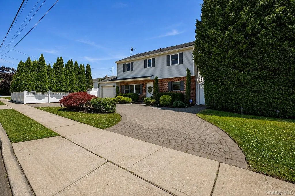 26 Cedar Street, Oyster Bay, NY, 4 Bedrooms Bedrooms, 7 Rooms Rooms,1 BathroomBathrooms,Residential,For Rent,Cedar,0,1015141 26 Cedar Street, Oyster Bay, NY, 4 Bedrooms Bedrooms, 7 Rooms Rooms,1 BathroomBathrooms,Residential,For Rent,Cedar,0,1015141