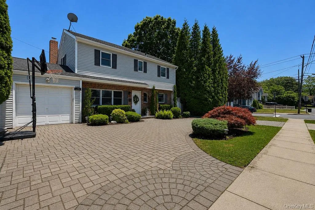 26 Cedar Street, Oyster Bay, NY, 4 Bedrooms Bedrooms, 7 Rooms Rooms,1 BathroomBathrooms,Residential,For Rent,Cedar,0,1015141 26 Cedar Street, Oyster Bay, NY, 4 Bedrooms Bedrooms, 7 Rooms Rooms,1 BathroomBathrooms,Residential,For Rent,Cedar,0,1015141