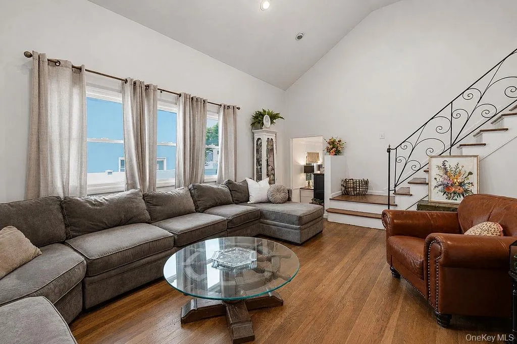 26 Cedar Street, Oyster Bay, NY, 4 Bedrooms Bedrooms, 7 Rooms Rooms,1 BathroomBathrooms,Residential,For Rent,Cedar,0,1015141 26 Cedar Street, Oyster Bay, NY, 4 Bedrooms Bedrooms, 7 Rooms Rooms,1 BathroomBathrooms,Residential,For Rent,Cedar,0,1015141