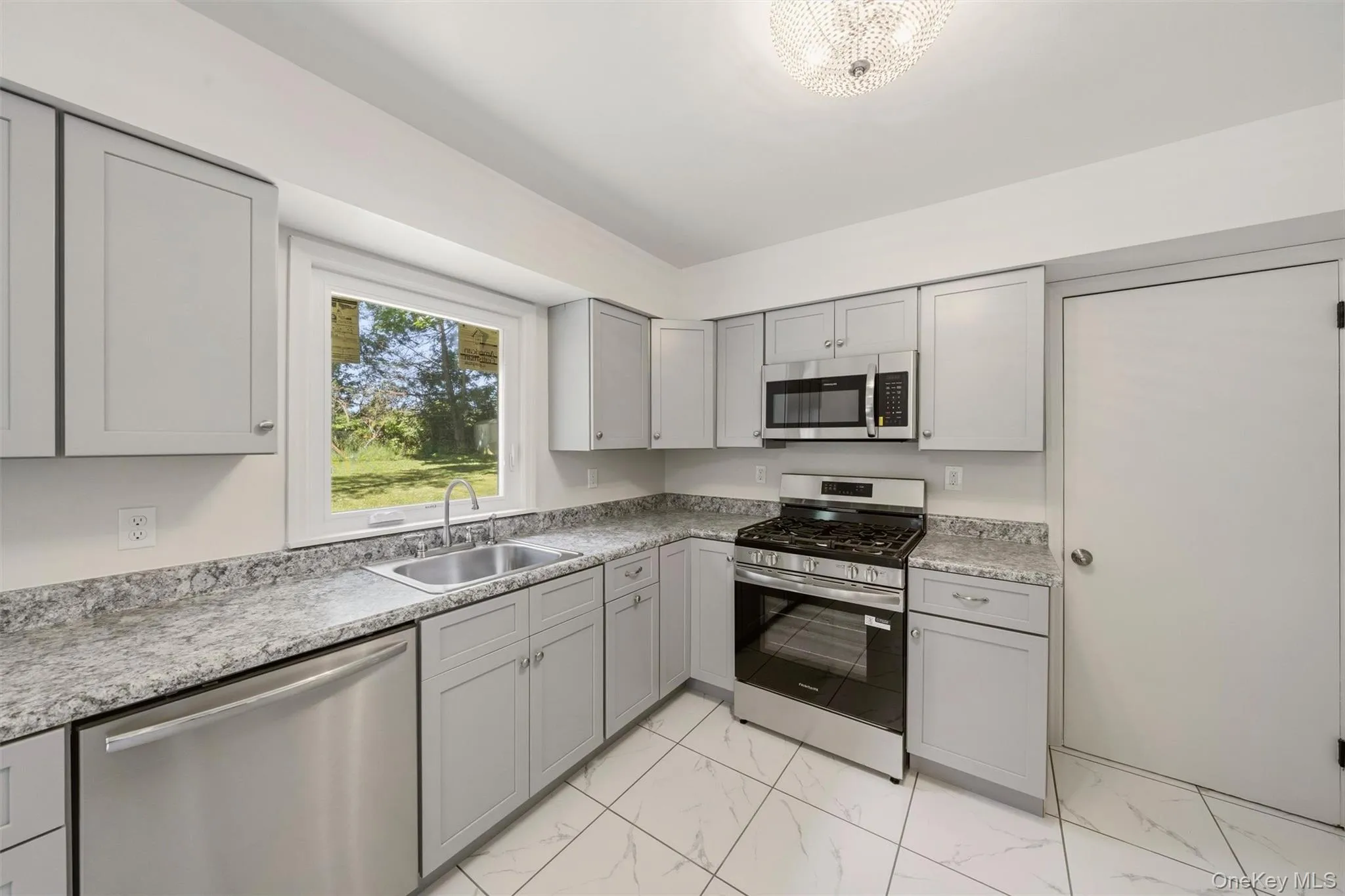 25 Ferrara Drive, Middletown, NY, 3 Bedrooms Bedrooms, 5 Rooms Rooms,1 BathroomBathrooms,Residential,For Rent,Ferrara,0,1015148 25 Ferrara Drive, Middletown, NY, 3 Bedrooms Bedrooms, 5 Rooms Rooms,1 BathroomBathrooms,Residential,For Rent,Ferrara,0,1015148