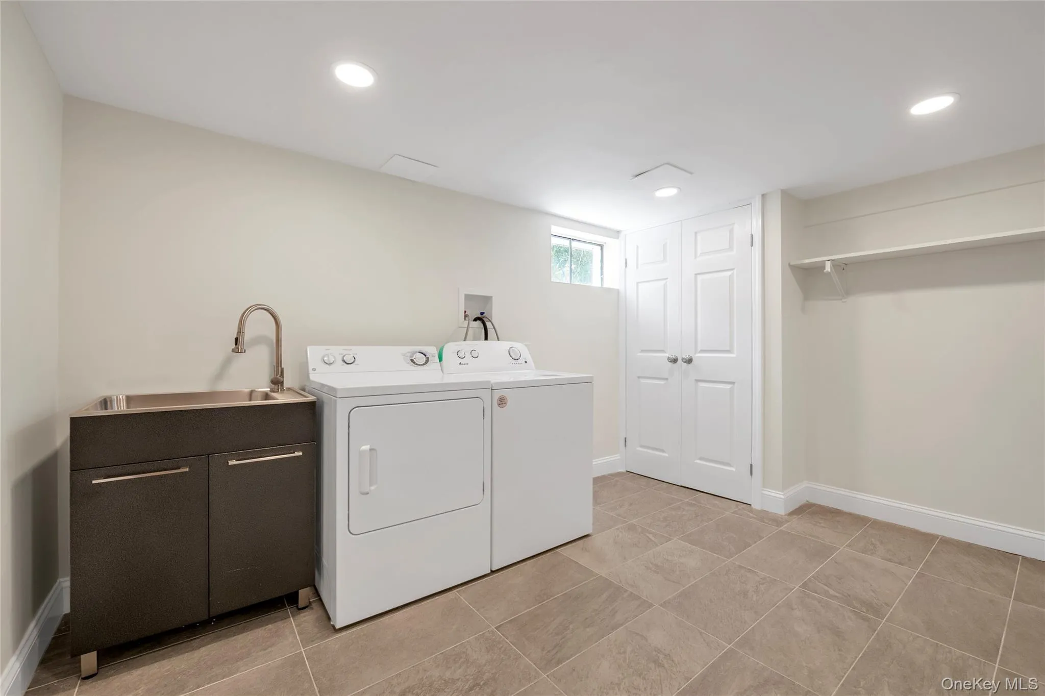 19 Carriage Road, North Hempstead, NY, 3 Bedrooms Bedrooms, 7 Rooms Rooms,2 BathroomsBathrooms,Residential,For Rent,Carriage,0,1015154 19 Carriage Road, North Hempstead, NY, 3 Bedrooms Bedrooms, 7 Rooms Rooms,2 BathroomsBathrooms,Residential,For Rent,Carriage,0,1015154