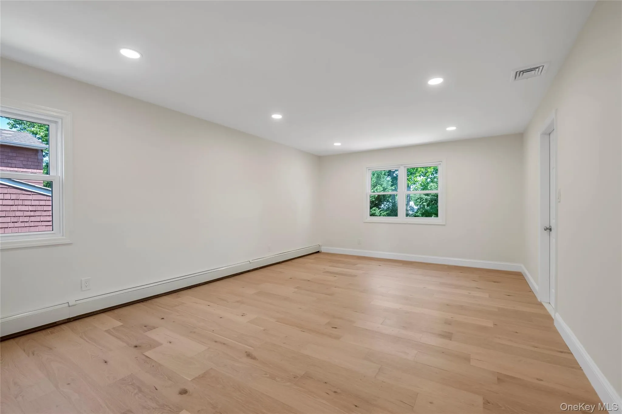 19 Carriage Road, North Hempstead, NY, 3 Bedrooms Bedrooms, 7 Rooms Rooms,2 BathroomsBathrooms,Residential,For Rent,Carriage,0,1015154 19 Carriage Road, North Hempstead, NY, 3 Bedrooms Bedrooms, 7 Rooms Rooms,2 BathroomsBathrooms,Residential,For Rent,Carriage,0,1015154