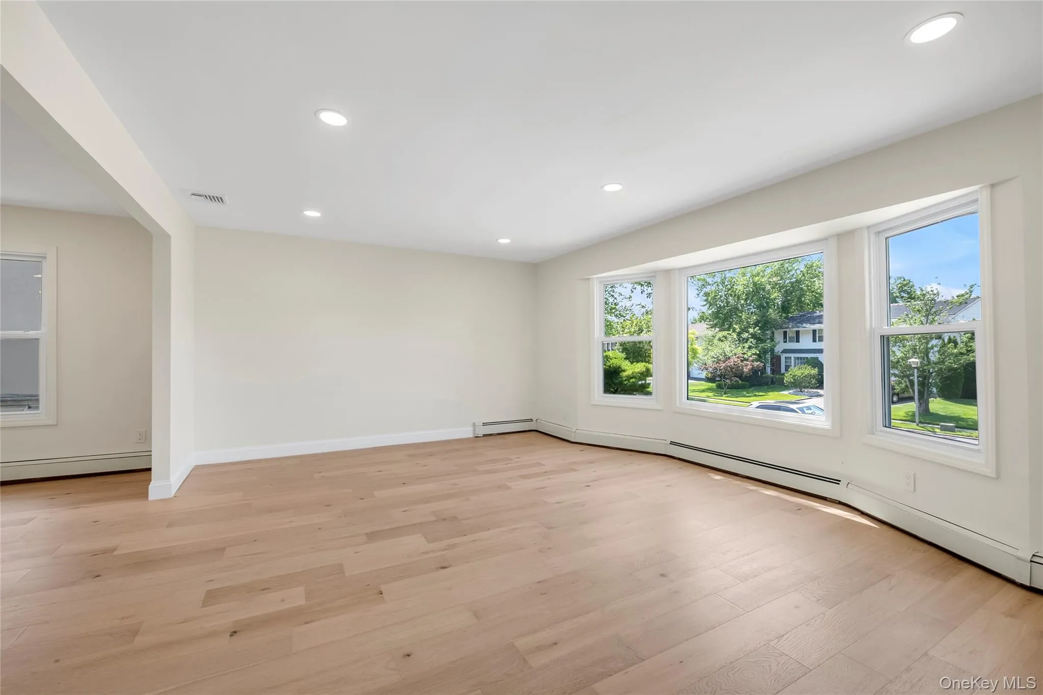 19 Carriage Road, North Hempstead, NY, 3 Bedrooms Bedrooms, 7 Rooms Rooms,2 BathroomsBathrooms,Residential,For Rent,Carriage,0,1015154 19 Carriage Road, North Hempstead, NY, 3 Bedrooms Bedrooms, 7 Rooms Rooms,2 BathroomsBathrooms,Residential,For Rent,Carriage,0,1015154