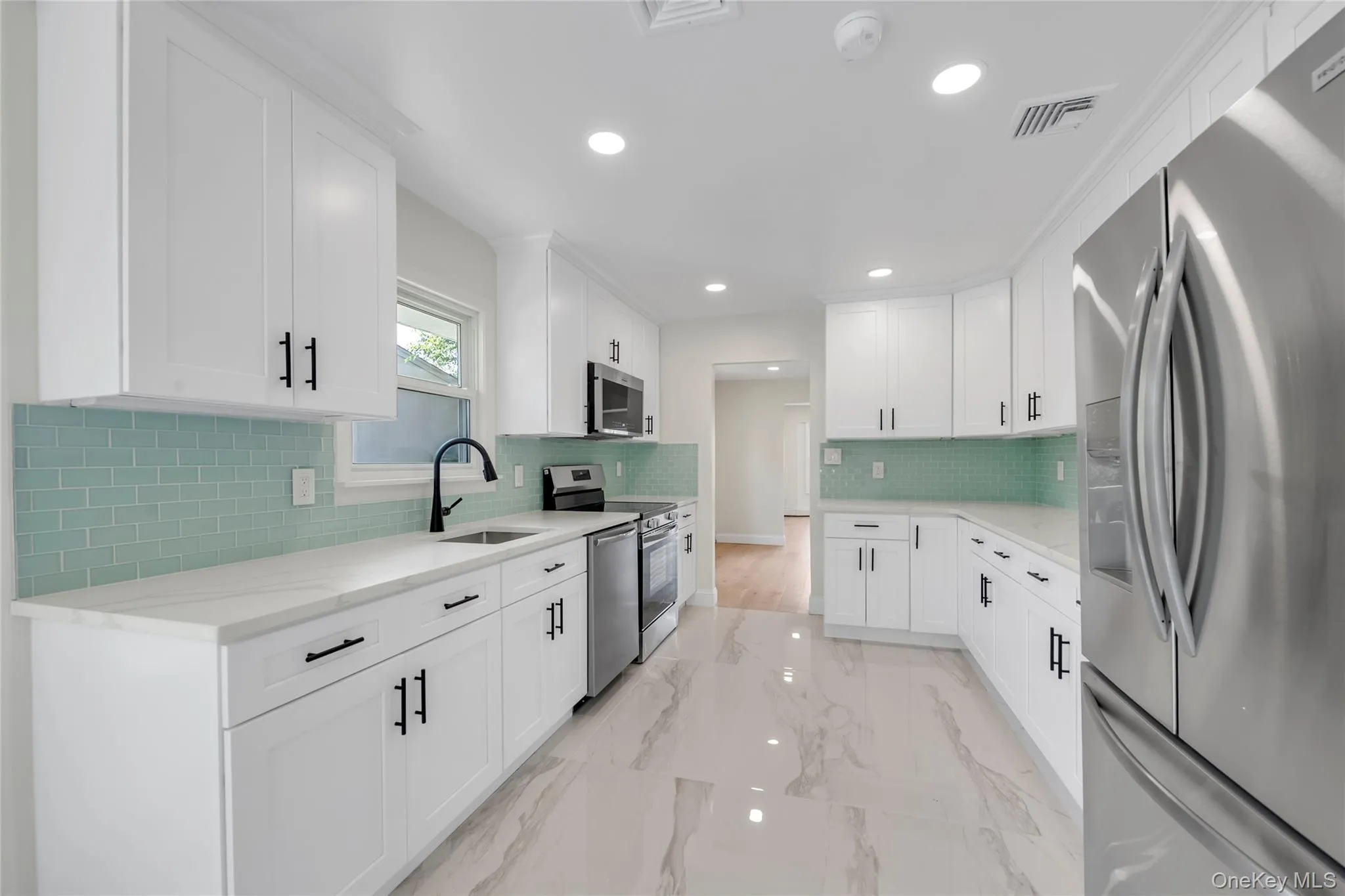 19 Carriage Road, North Hempstead, NY, 3 Bedrooms Bedrooms, 7 Rooms Rooms,2 BathroomsBathrooms,Residential,For Rent,Carriage,0,1015154 19 Carriage Road, North Hempstead, NY, 3 Bedrooms Bedrooms, 7 Rooms Rooms,2 BathroomsBathrooms,Residential,For Rent,Carriage,0,1015154