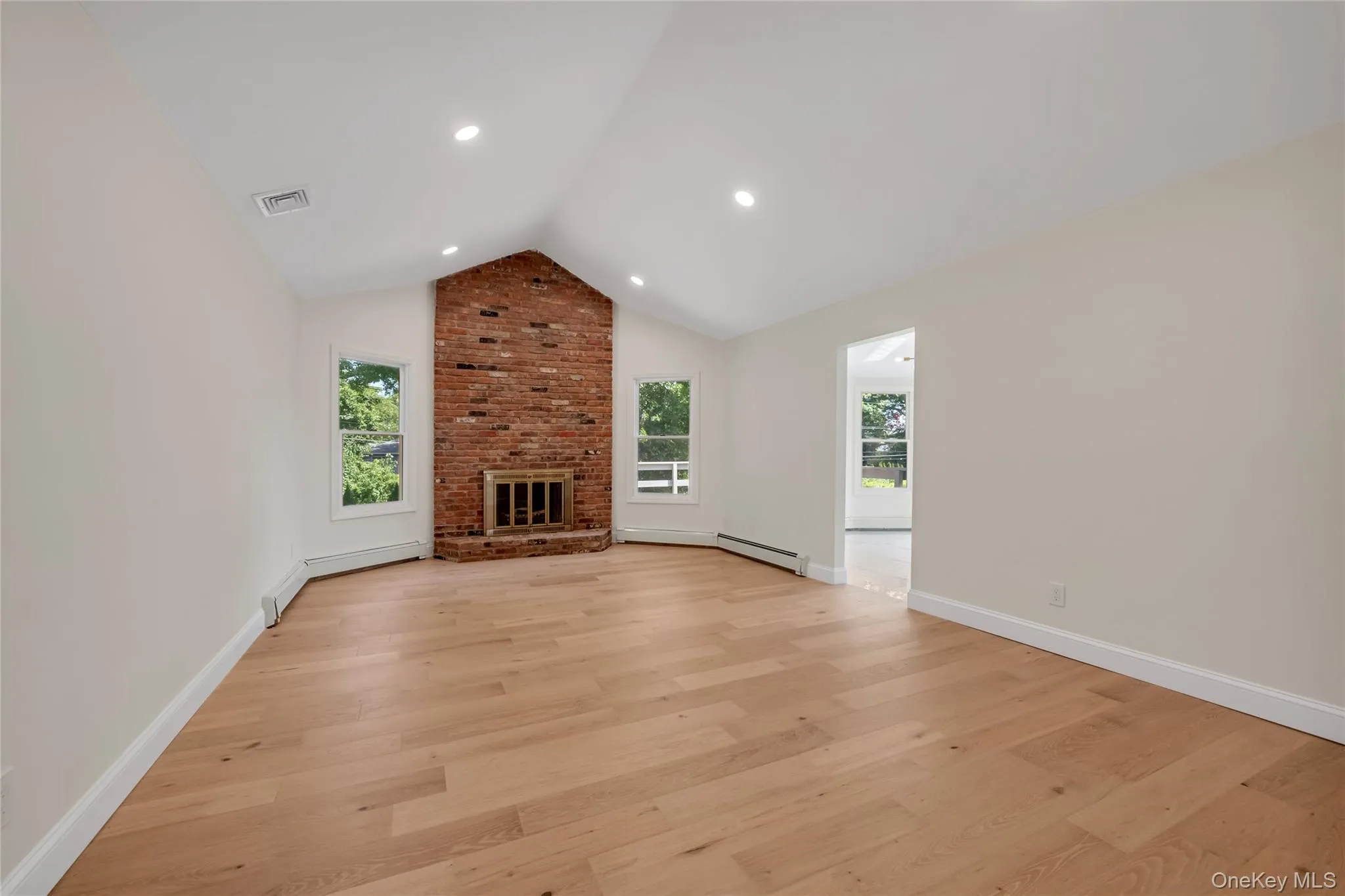 19 Carriage Road, North Hempstead, NY, 3 Bedrooms Bedrooms, 7 Rooms Rooms,2 BathroomsBathrooms,Residential,For Rent,Carriage,0,1015154 19 Carriage Road, North Hempstead, NY, 3 Bedrooms Bedrooms, 7 Rooms Rooms,2 BathroomsBathrooms,Residential,For Rent,Carriage,0,1015154