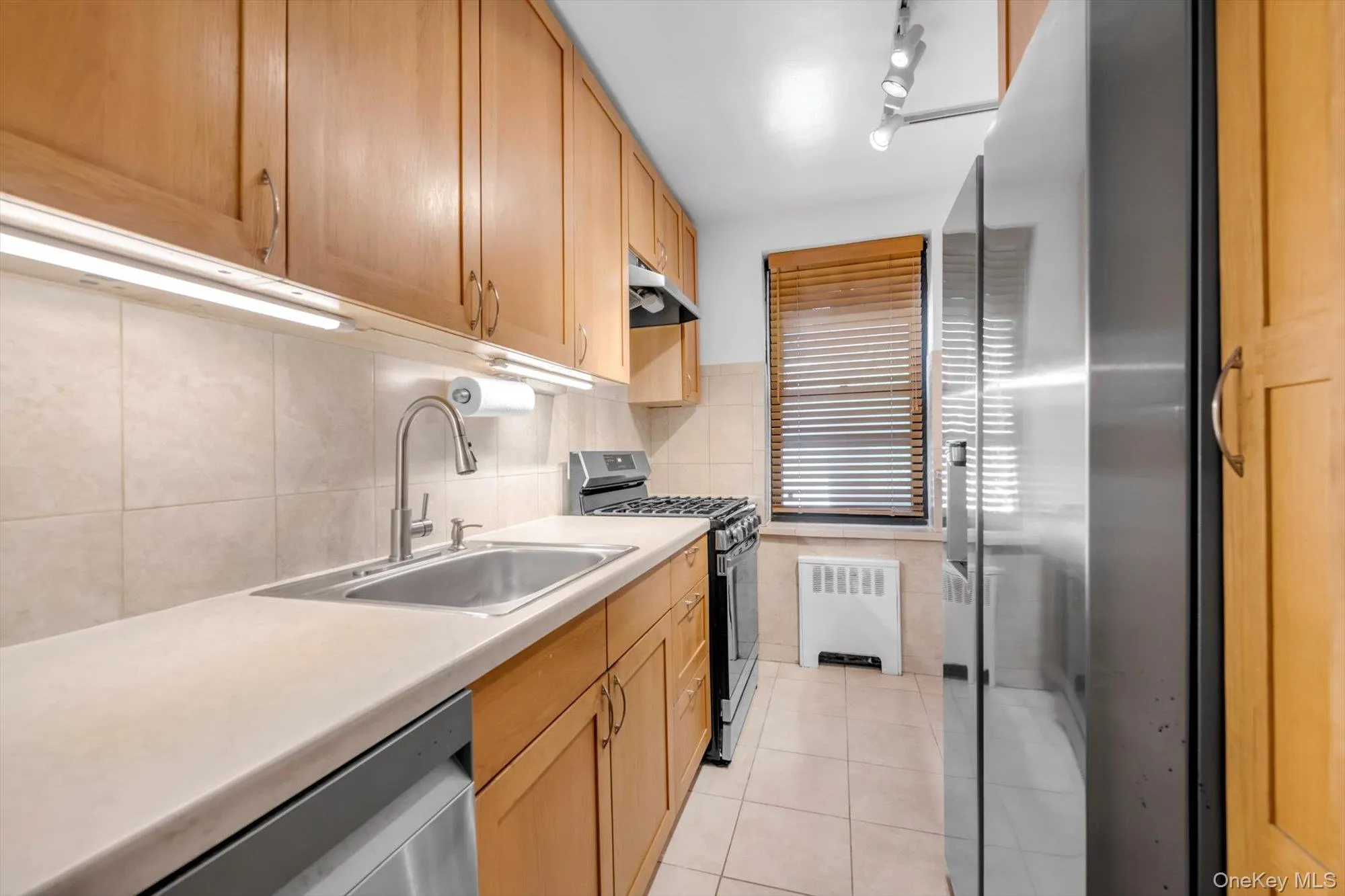 32-20 89th Street, New York, NY, 2 Bedrooms Bedrooms, 5 Rooms Rooms,1 BathroomBathrooms,Residential,For Rent,89th,0,1015167 32-20 89th Street, New York, NY, 2 Bedrooms Bedrooms, 5 Rooms Rooms,1 BathroomBathrooms,Residential,For Rent,89th,0,1015167