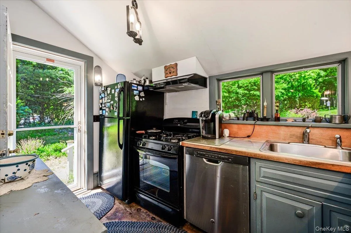 169 Rogues Path, Huntington, NY, 4 Bedrooms Bedrooms, 12 Rooms Rooms,2 BathroomsBathrooms,Residential,For Rent,Rogues,0,1015169 169 Rogues Path, Huntington, NY, 4 Bedrooms Bedrooms, 12 Rooms Rooms,2 BathroomsBathrooms,Residential,For Rent,Rogues,0,1015169