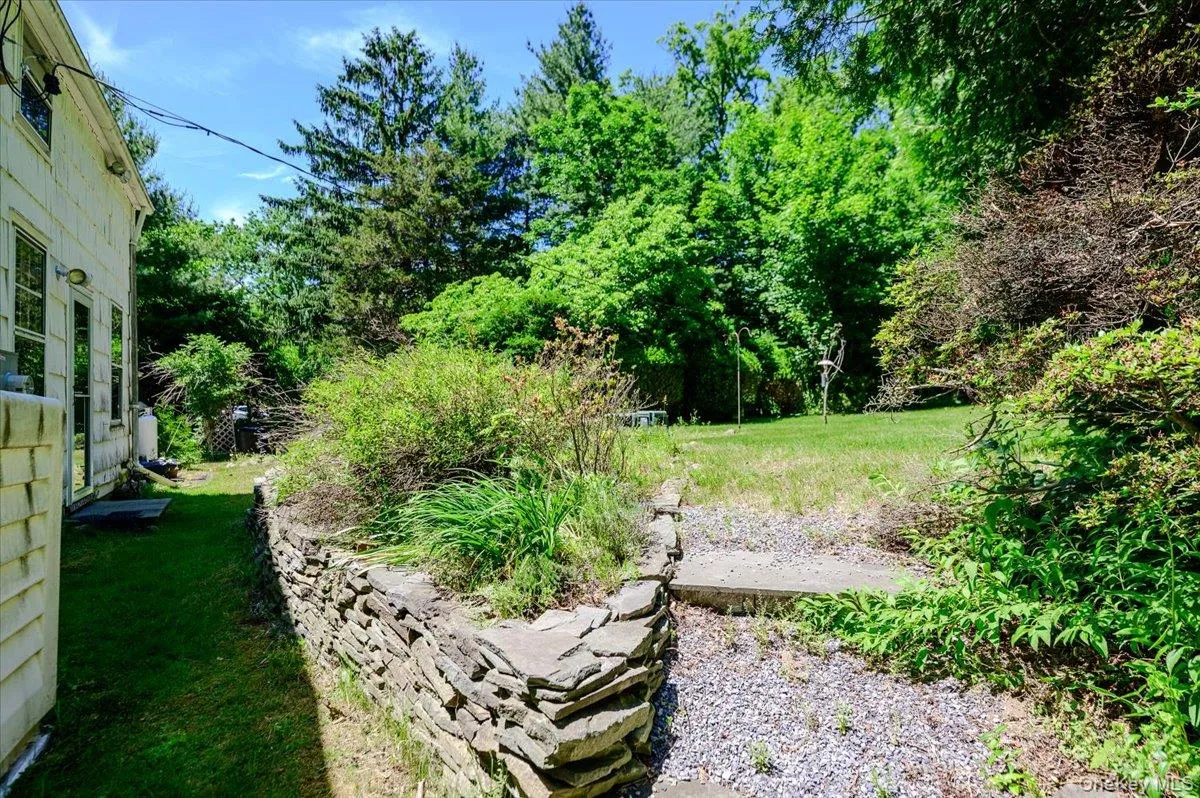 Side yard with stone enclosed planter. Side yard with stone enclosed planter.