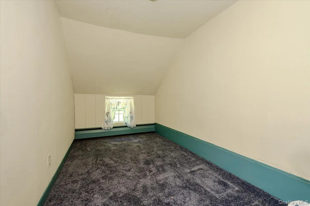 Additional space on the second floor that can be used as a sitting room or office, Additional space on the second floor that can be used as a sitting room or office,