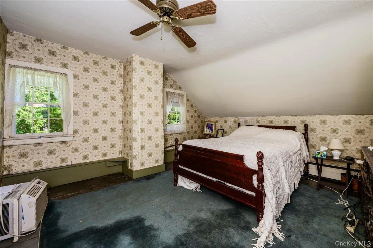 Primay bedroom located on the second floor. Primay bedroom located on the second floor.