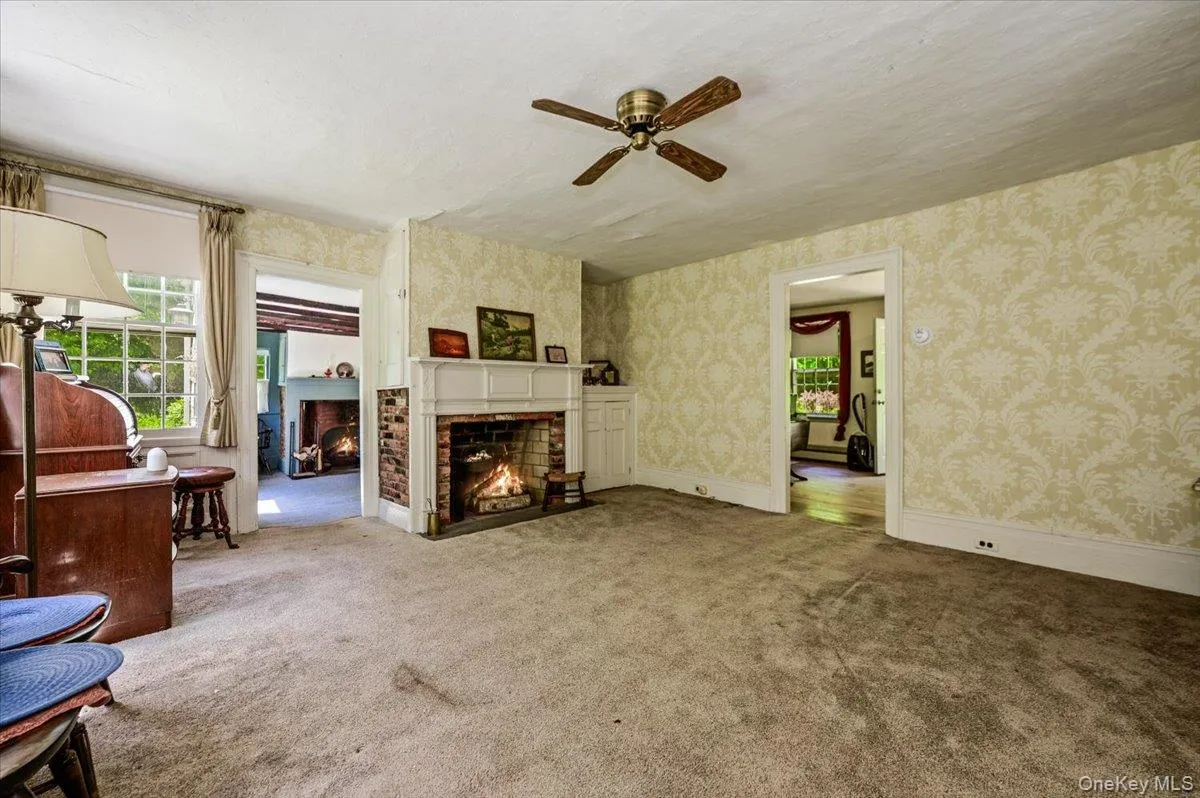 Oversized molding details and hardwood flooring. Oversized molding details and hardwood flooring.