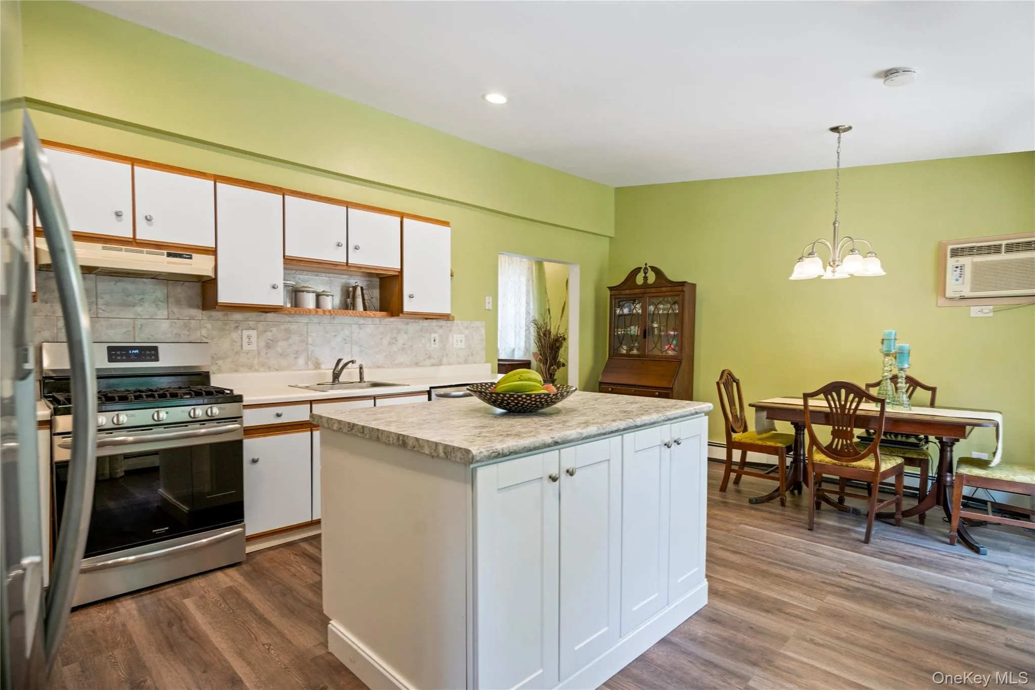 32 Juniper Avenue, Brookhaven, NY, 2 Bedrooms Bedrooms, 5 Rooms Rooms,1 BathroomBathrooms,Residential,For Rent,Juniper,0,1015172 32 Juniper Avenue, Brookhaven, NY, 2 Bedrooms Bedrooms, 5 Rooms Rooms,1 BathroomBathrooms,Residential,For Rent,Juniper,0,1015172
