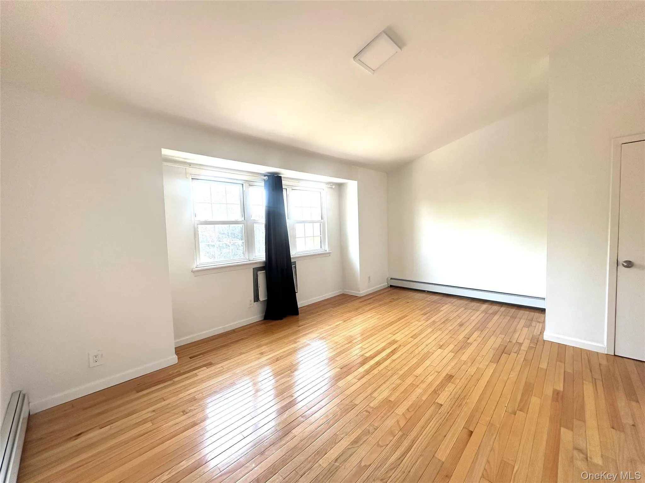 120-25 Ketch Court, New York, NY, 3 Bedrooms Bedrooms, 7 Rooms Rooms,2 BathroomsBathrooms,Residential,For Rent,Ketch,0,1015207 120-25 Ketch Court, New York, NY, 3 Bedrooms Bedrooms, 7 Rooms Rooms,2 BathroomsBathrooms,Residential,For Rent,Ketch,0,1015207