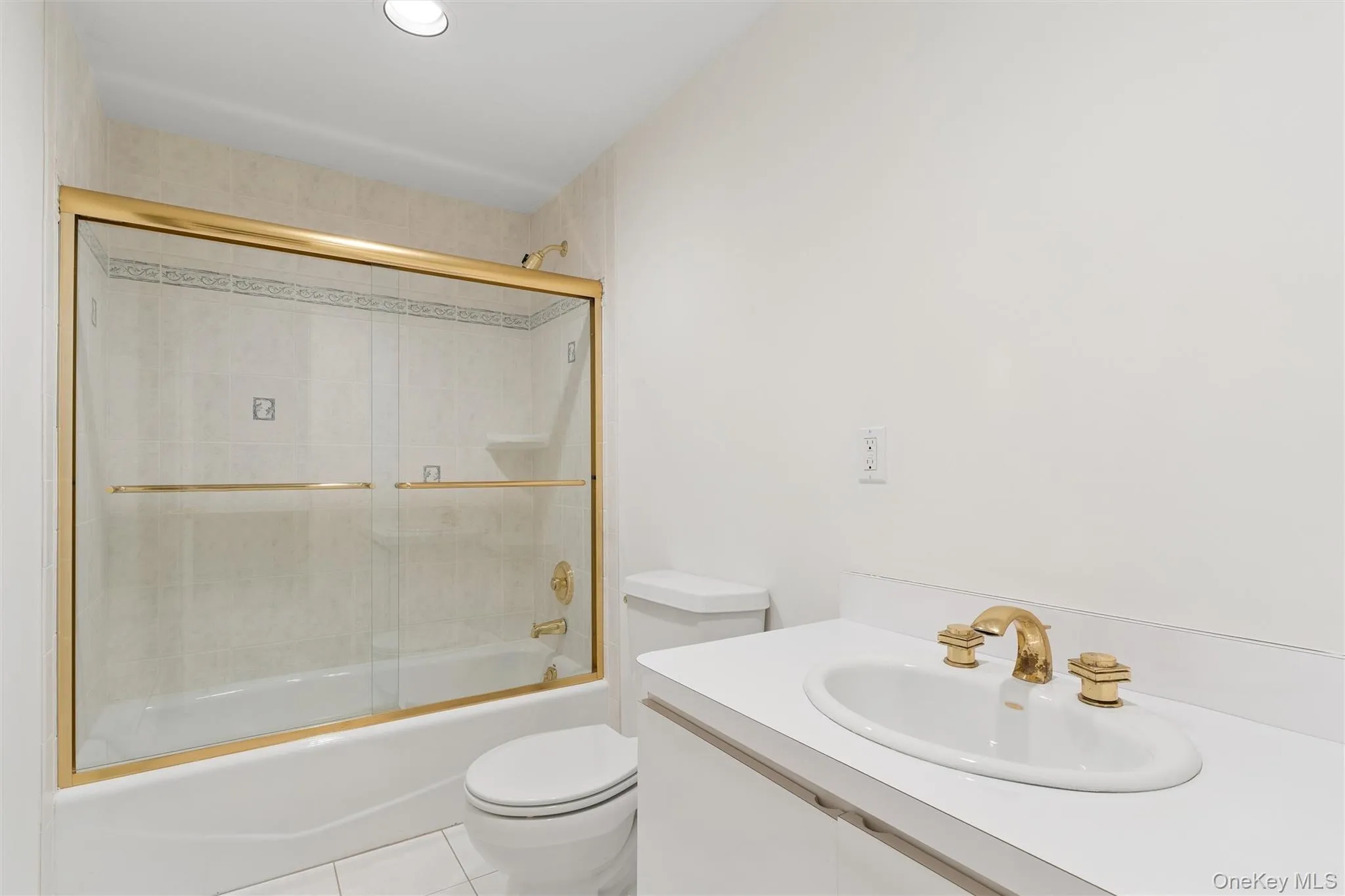 2 Greenwood Lane, Oyster Bay, NY, 5 Bedrooms Bedrooms, 10 Rooms Rooms,4 BathroomsBathrooms,Residential,For Rent,Greenwood,0,1015209 2 Greenwood Lane, Oyster Bay, NY, 5 Bedrooms Bedrooms, 10 Rooms Rooms,4 BathroomsBathrooms,Residential,For Rent,Greenwood,0,1015209