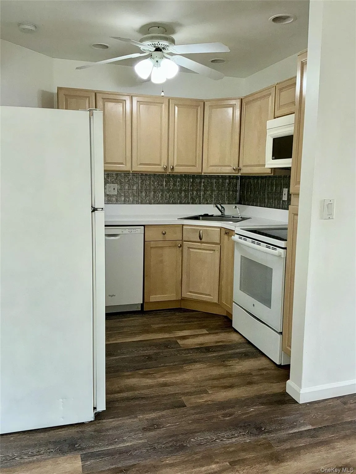31 Cottage Drive, Brookhaven, NY, 1 Bedroom Bedrooms, 3 Rooms Rooms,1 BathroomBathrooms,Residential Lease,For Rent,Cottage,0,1015214 31 Cottage Drive, Brookhaven, NY, 1 Bedroom Bedrooms, 3 Rooms Rooms,1 BathroomBathrooms,Residential Lease,For Rent,Cottage,0,1015214
