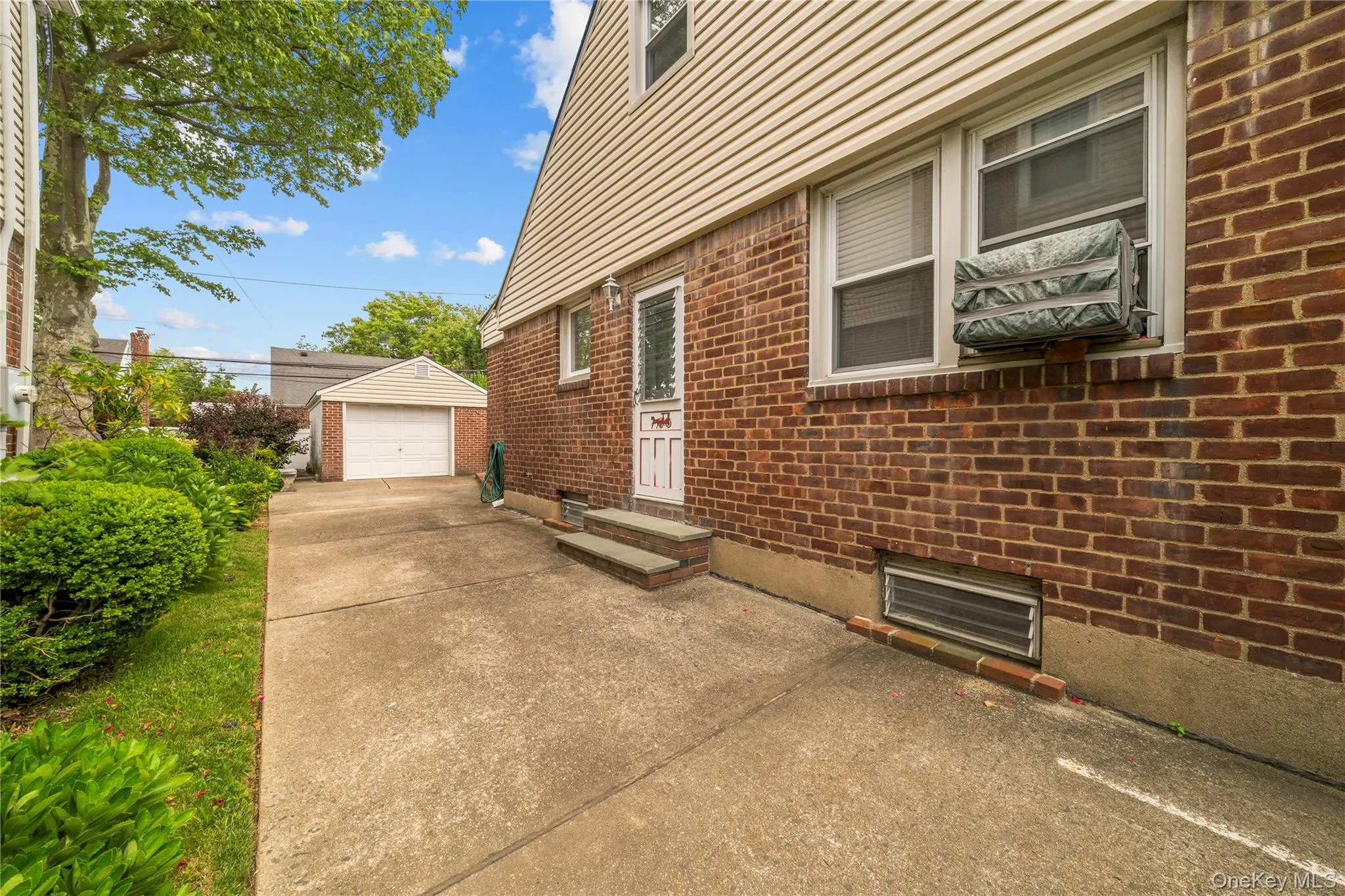 131 Primrose Drive, North Hempstead, NY, 3 Bedrooms Bedrooms, 5 Rooms Rooms,1 BathroomBathrooms,Residential,For Rent,Primrose,0,1015216 131 Primrose Drive, North Hempstead, NY, 3 Bedrooms Bedrooms, 5 Rooms Rooms,1 BathroomBathrooms,Residential,For Rent,Primrose,0,1015216