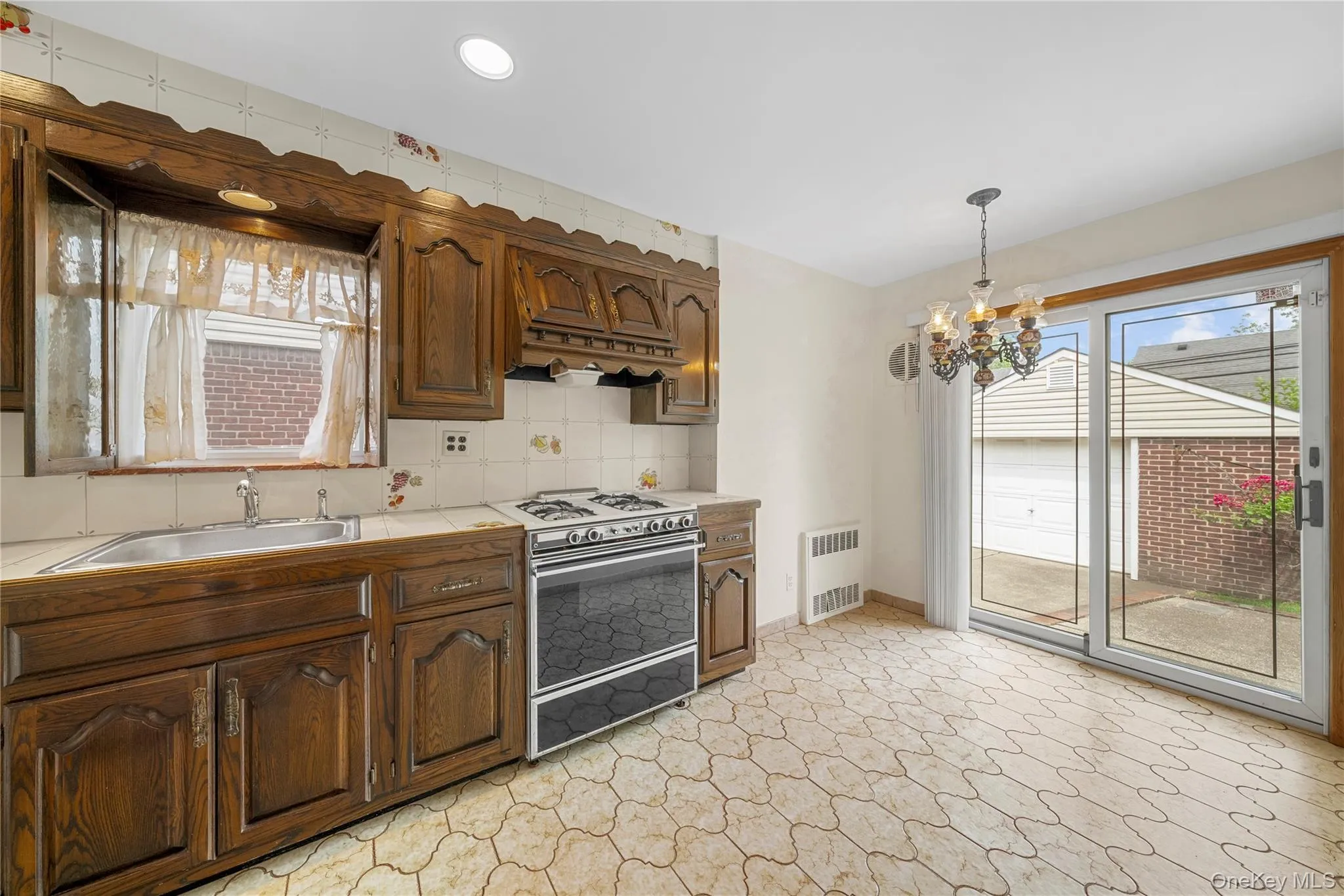 131 Primrose Drive, North Hempstead, NY, 3 Bedrooms Bedrooms, 5 Rooms Rooms,1 BathroomBathrooms,Residential,For Rent,Primrose,0,1015216 131 Primrose Drive, North Hempstead, NY, 3 Bedrooms Bedrooms, 5 Rooms Rooms,1 BathroomBathrooms,Residential,For Rent,Primrose,0,1015216