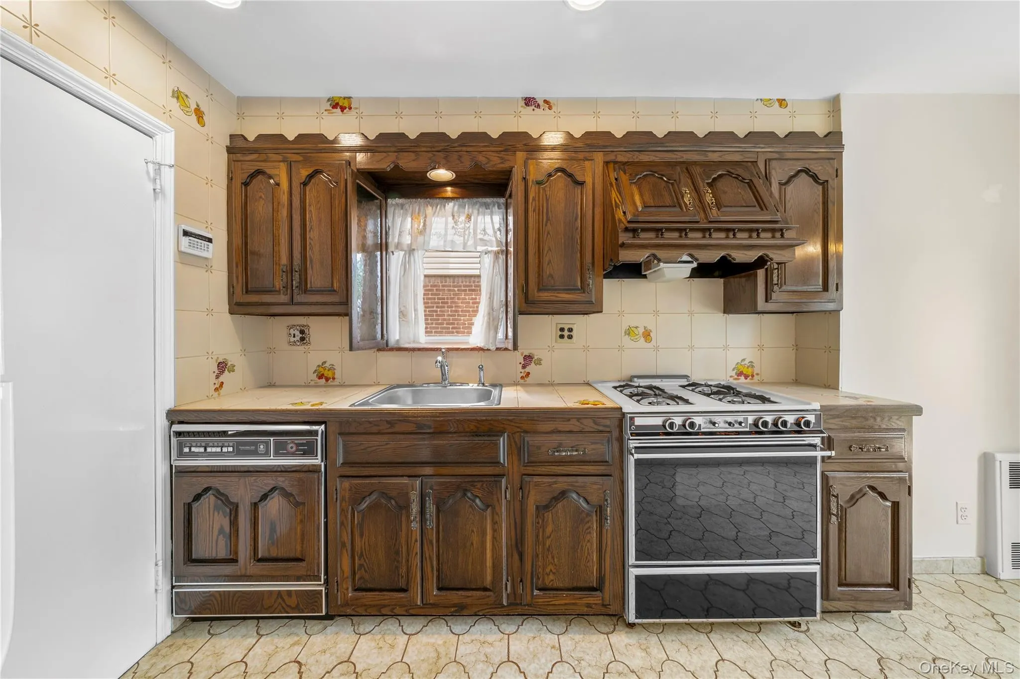 131 Primrose Drive, North Hempstead, NY, 3 Bedrooms Bedrooms, 5 Rooms Rooms,1 BathroomBathrooms,Residential,For Rent,Primrose,0,1015216 131 Primrose Drive, North Hempstead, NY, 3 Bedrooms Bedrooms, 5 Rooms Rooms,1 BathroomBathrooms,Residential,For Rent,Primrose,0,1015216