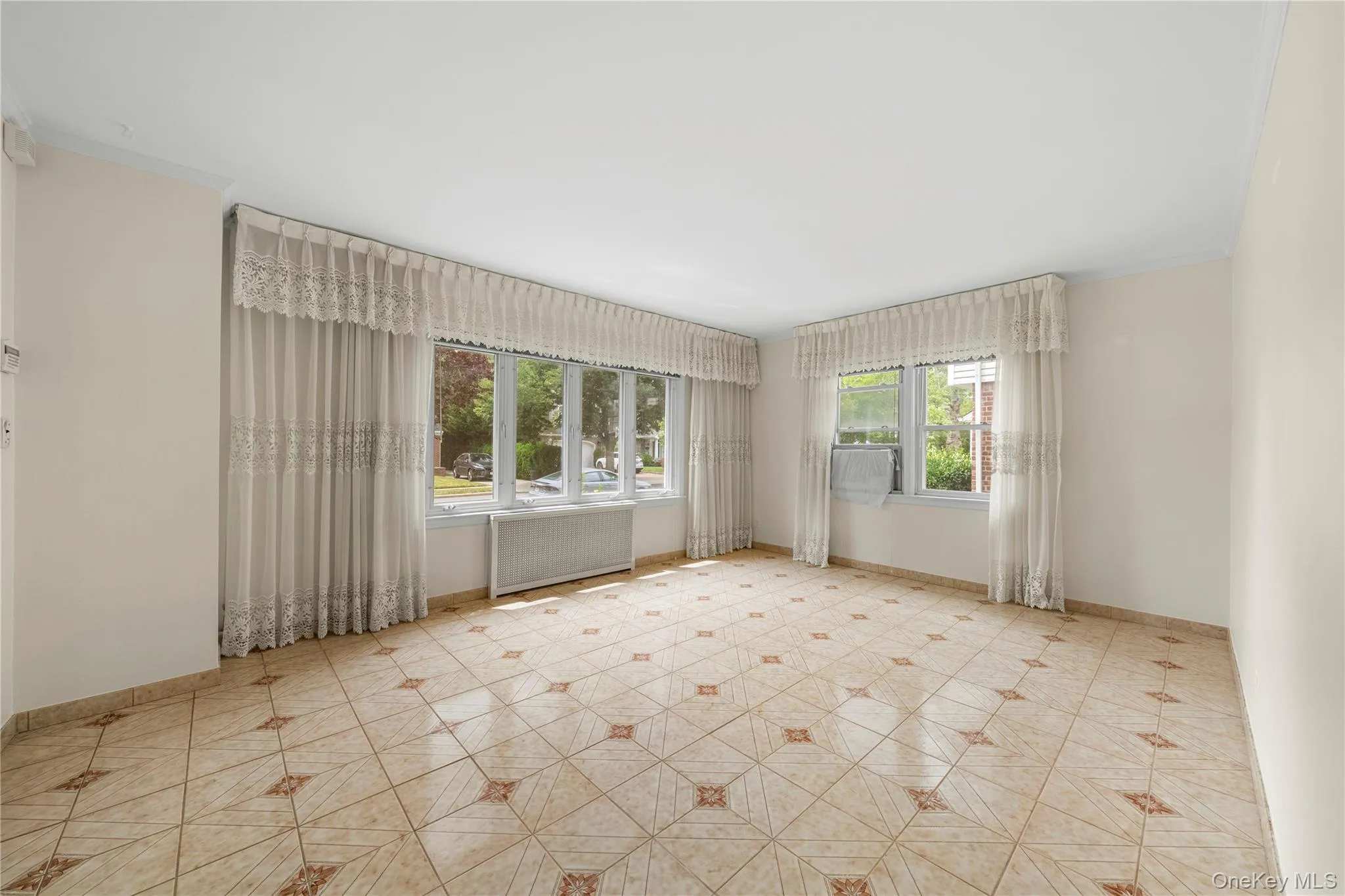 131 Primrose Drive, North Hempstead, NY, 3 Bedrooms Bedrooms, 5 Rooms Rooms,1 BathroomBathrooms,Residential,For Rent,Primrose,0,1015216 131 Primrose Drive, North Hempstead, NY, 3 Bedrooms Bedrooms, 5 Rooms Rooms,1 BathroomBathrooms,Residential,For Rent,Primrose,0,1015216