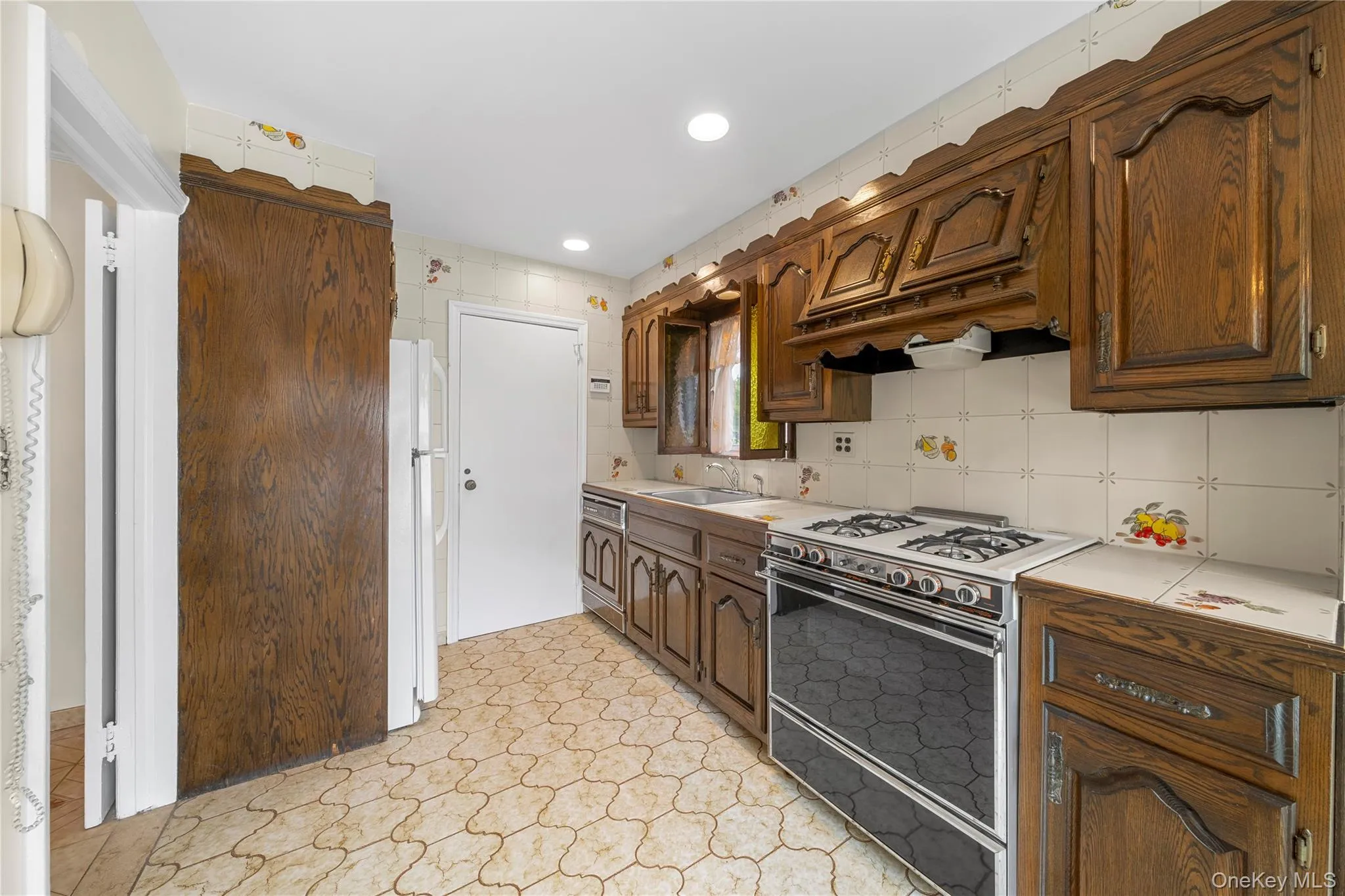 131 Primrose Drive, North Hempstead, NY, 3 Bedrooms Bedrooms, 5 Rooms Rooms,1 BathroomBathrooms,Residential,For Rent,Primrose,0,1015216 131 Primrose Drive, North Hempstead, NY, 3 Bedrooms Bedrooms, 5 Rooms Rooms,1 BathroomBathrooms,Residential,For Rent,Primrose,0,1015216