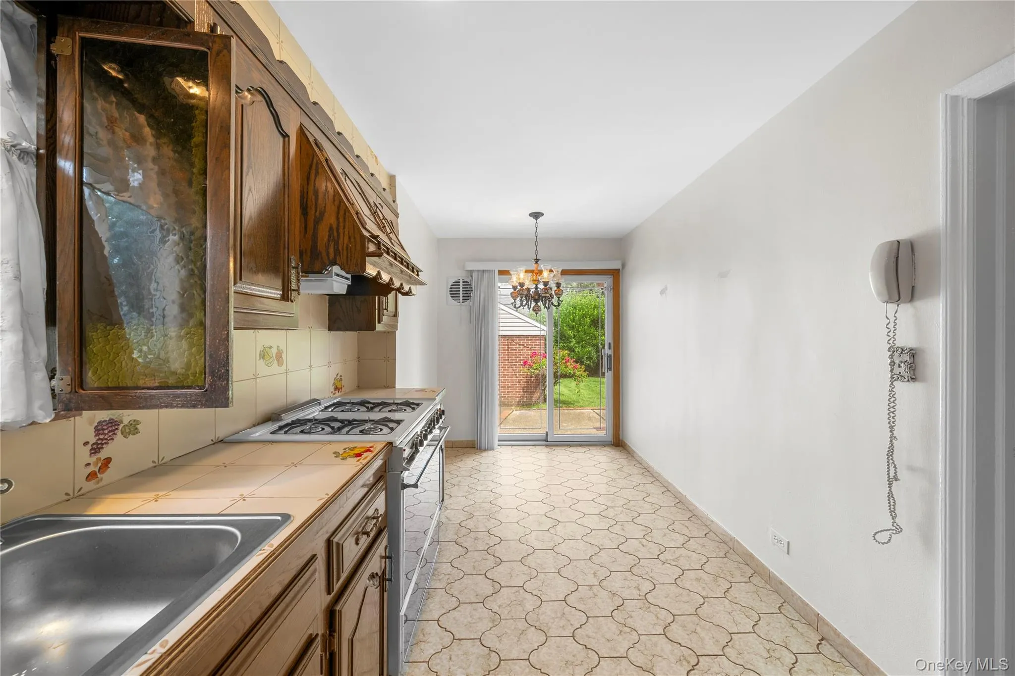 131 Primrose Drive, North Hempstead, NY, 3 Bedrooms Bedrooms, 5 Rooms Rooms,1 BathroomBathrooms,Residential,For Rent,Primrose,0,1015216 131 Primrose Drive, North Hempstead, NY, 3 Bedrooms Bedrooms, 5 Rooms Rooms,1 BathroomBathrooms,Residential,For Rent,Primrose,0,1015216