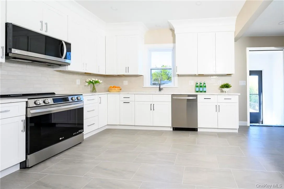 Brand new appliances and a thoughtful design. Brand new appliances and a thoughtful design.
