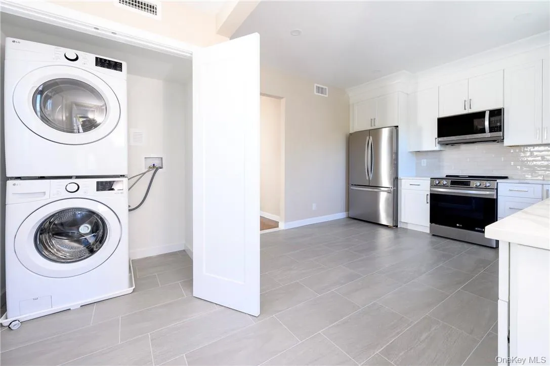 Full size private laundry. Full size private laundry.