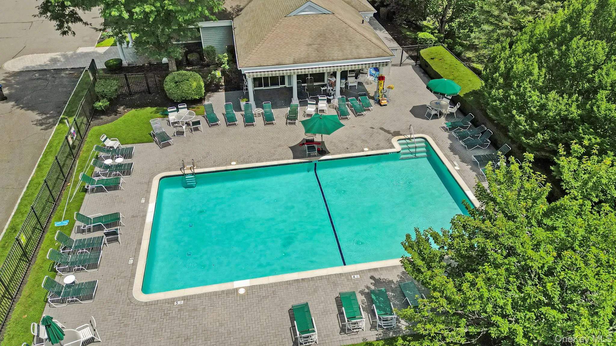 Large commumity outdoor pool Large commumity outdoor pool