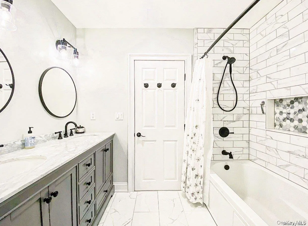 Beautiful new Full Bath Beautiful new Full Bath