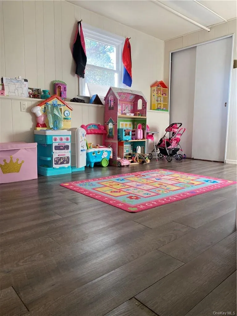 2 Larch Court, Clarkstown, NY, 4 Bedrooms Bedrooms, 9 Rooms Rooms,1 BathroomBathrooms,Residential,For Rent,Larch,0,1015230 2 Larch Court, Clarkstown, NY, 4 Bedrooms Bedrooms, 9 Rooms Rooms,1 BathroomBathrooms,Residential,For Rent,Larch,0,1015230